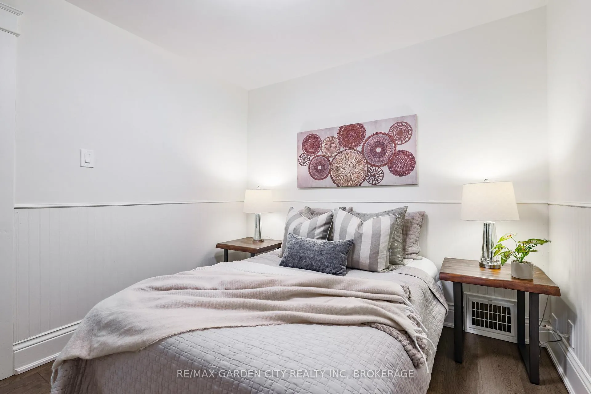 Photo 18 of 254 St Clair Boulevard, Hamilton, St. Clair — HOMEH