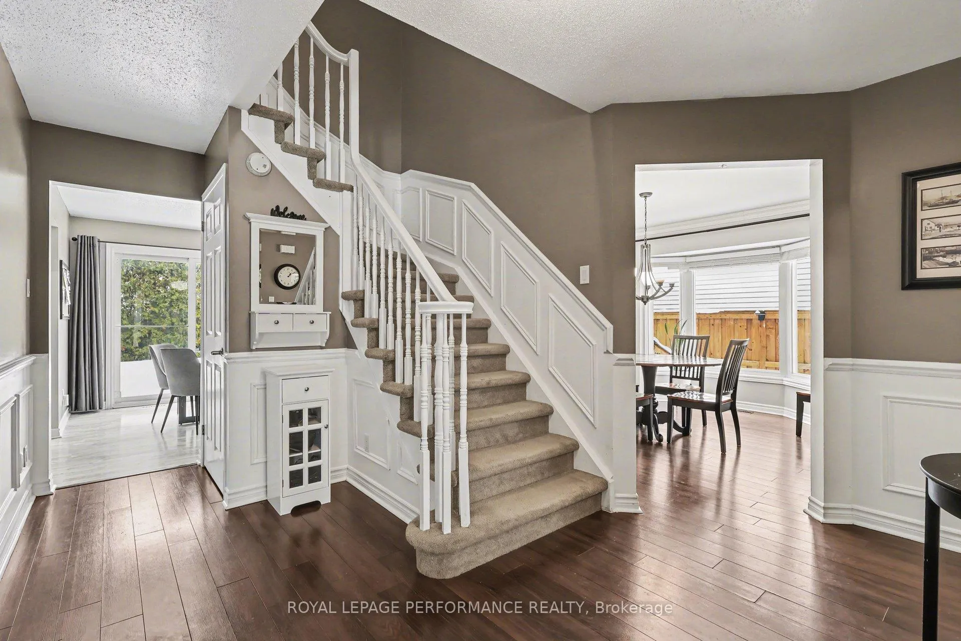 Photo 3 of 1606 Westport Crescent, Ottawa, Chateauneuf — HOMEH