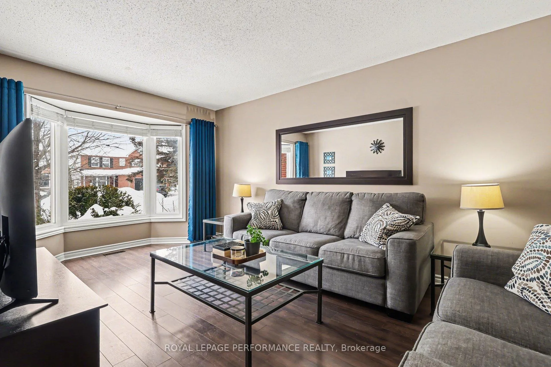 Photo 4 of 1606 Westport Crescent, Ottawa, Chateauneuf — HOMEH