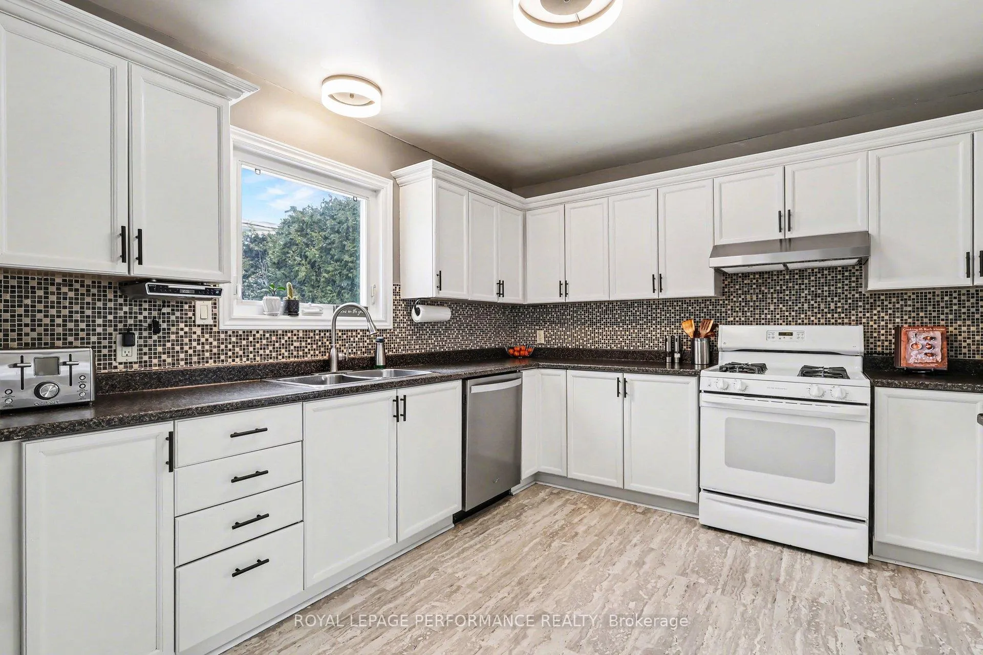 Photo 13 of 1606 Westport Crescent, Ottawa, Chateauneuf — HOMEH