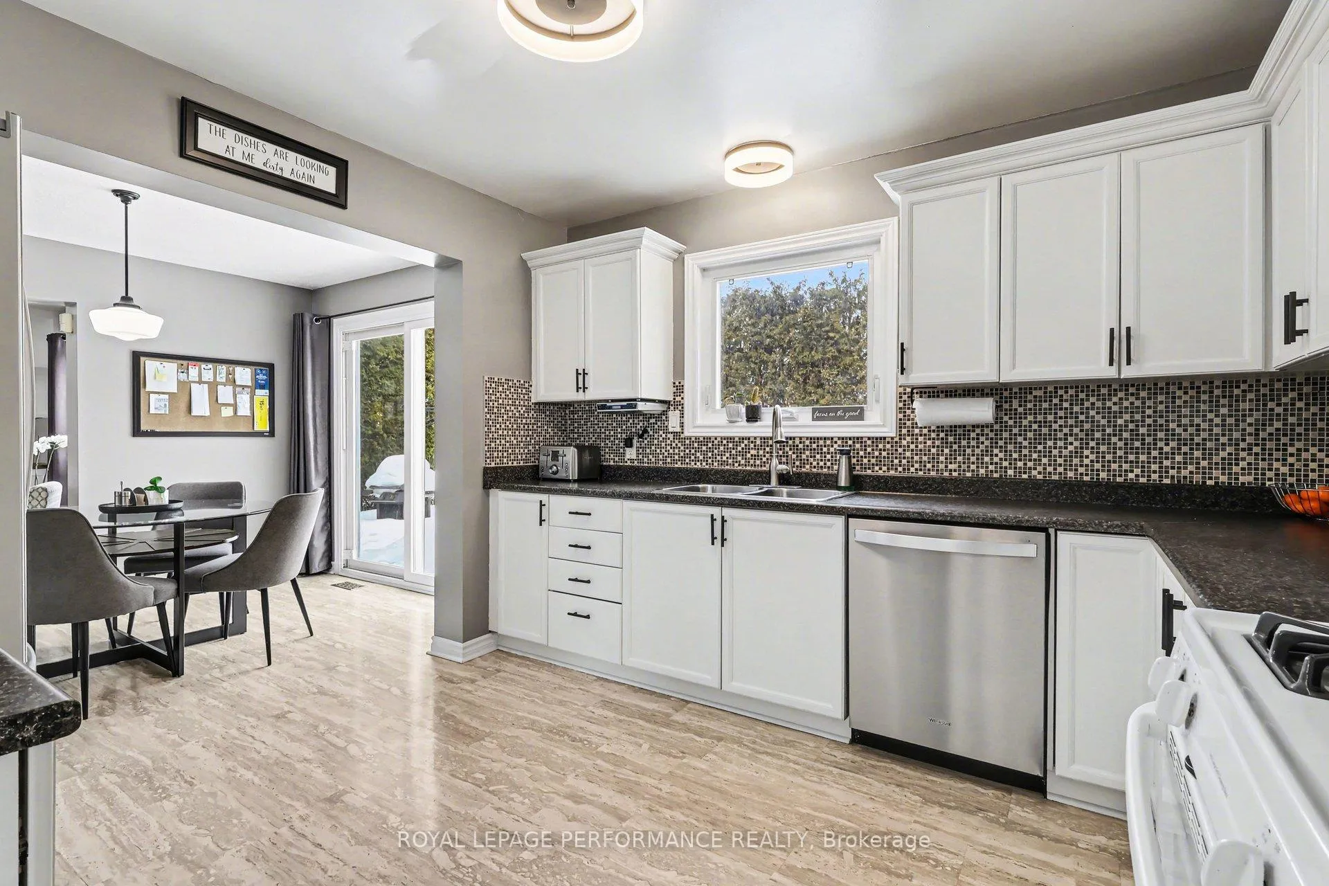 Photo 15 of 1606 Westport Crescent, Ottawa, Chateauneuf — HOMEH