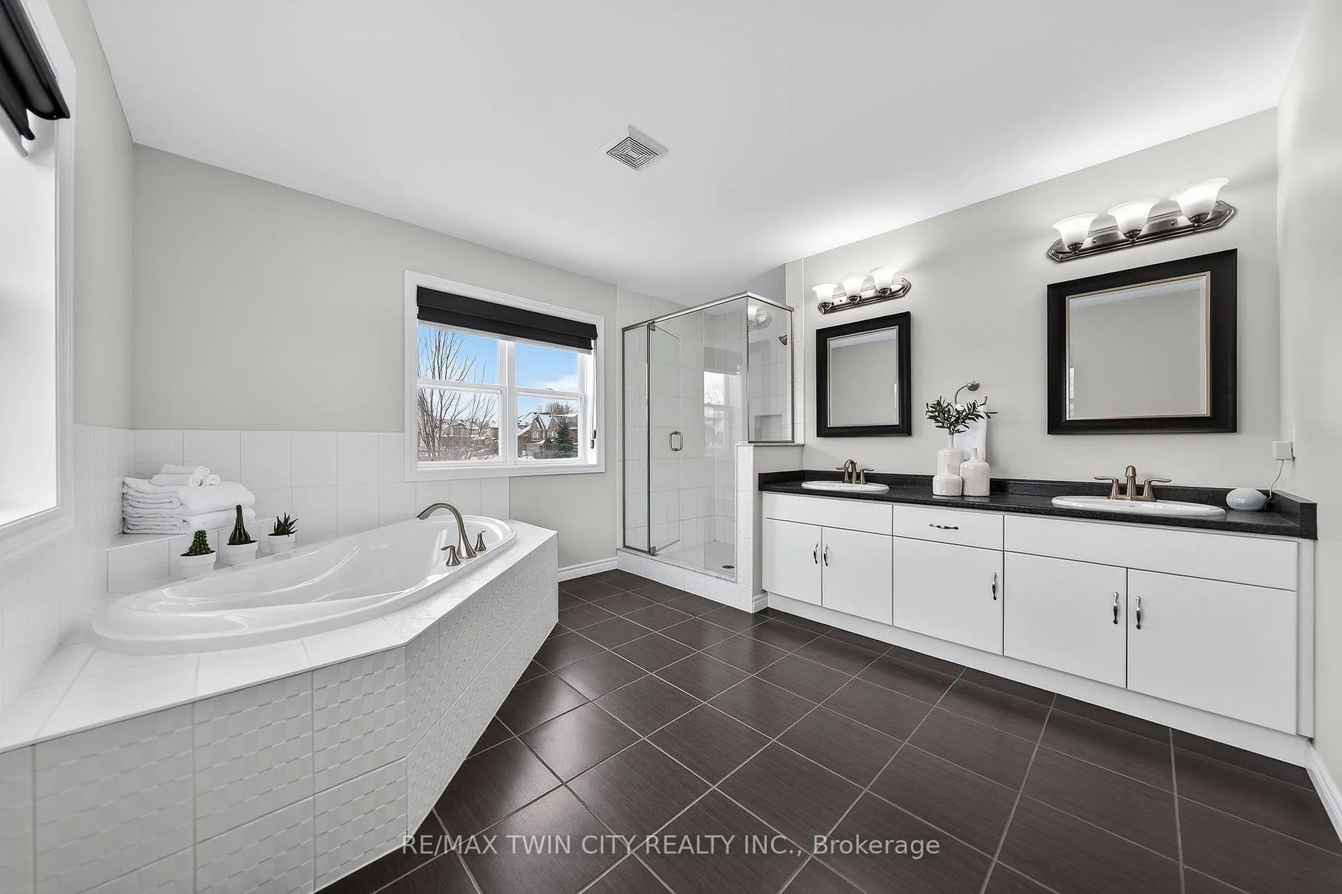 Photo 33 of 107 Janine Street, Kitchener — HOMEH