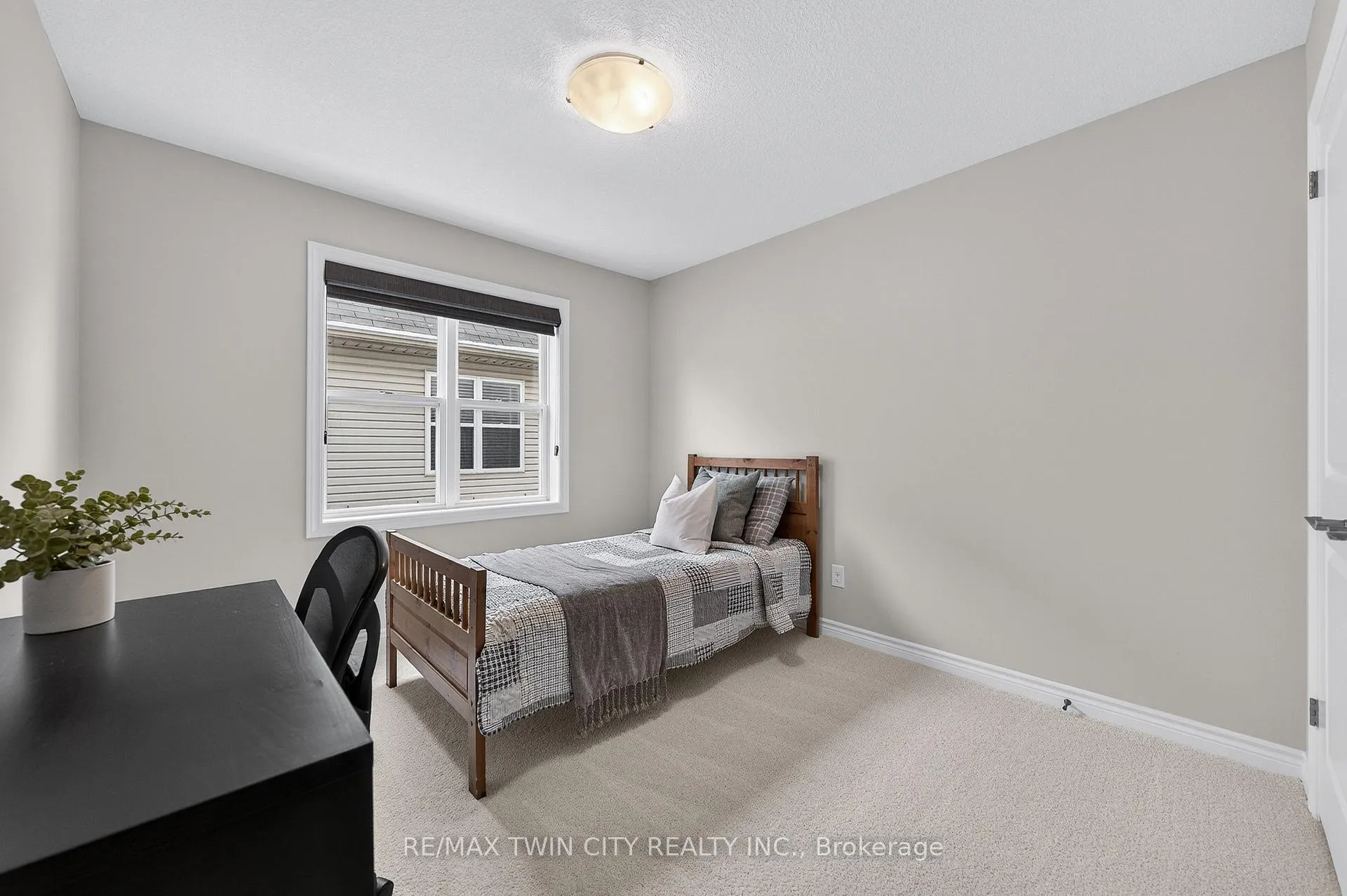 Photo 35 of 107 Janine Street, Kitchener — HOMEH