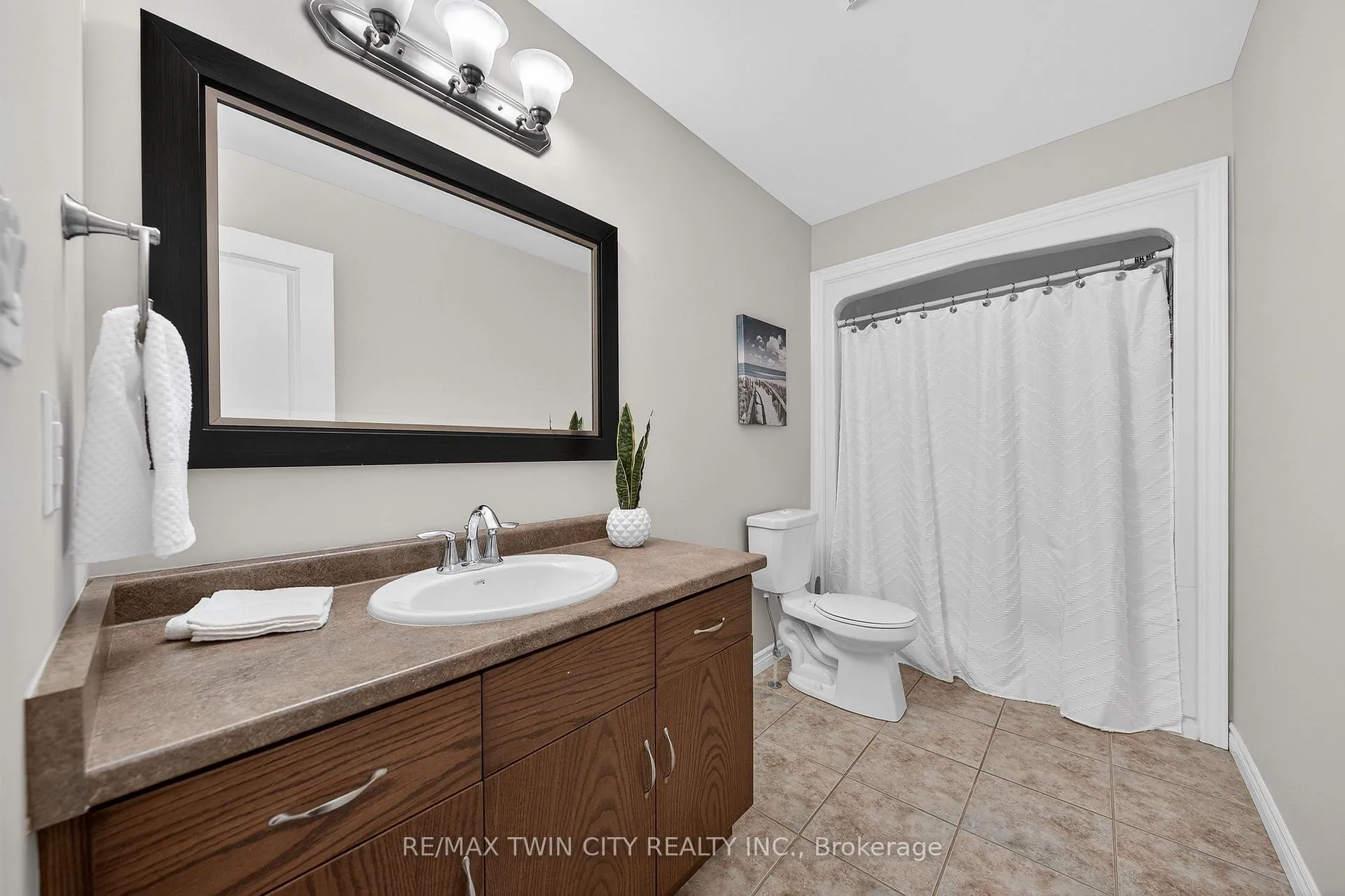 Photo 36 of 107 Janine Street, Kitchener — HOMEH