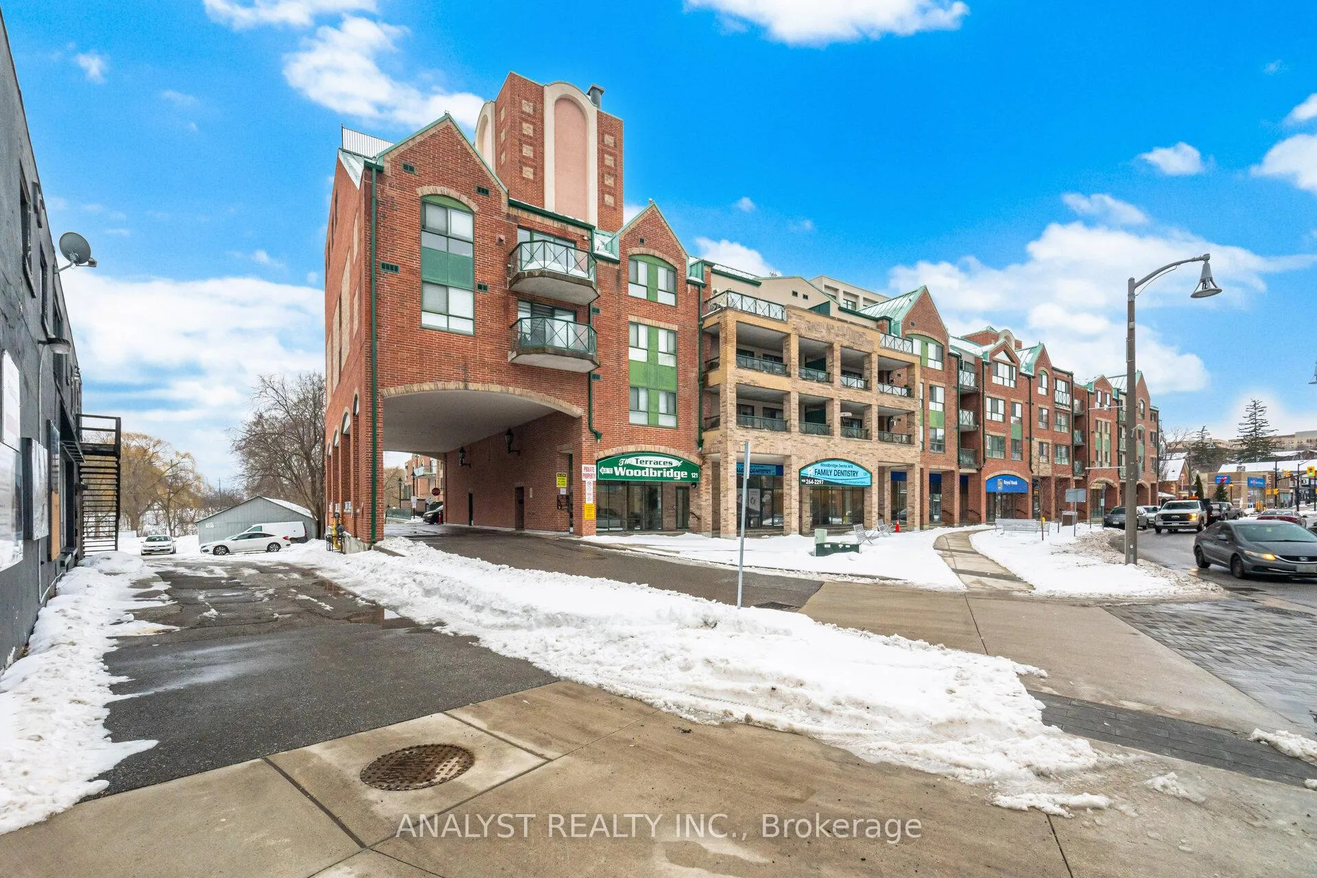Front of Unit 216, 121 Woodbridge Avenue