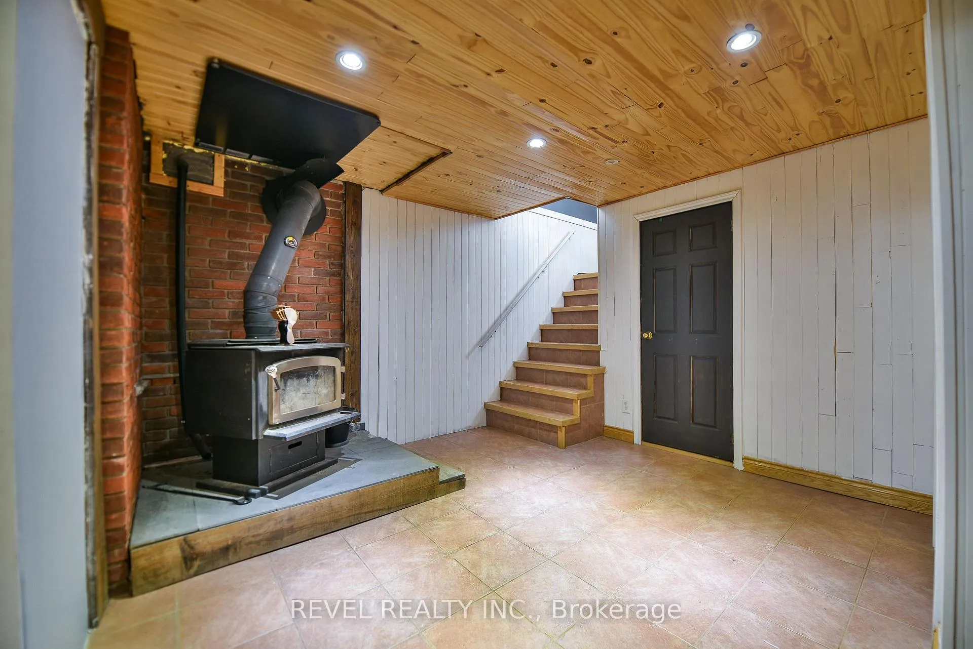 Photo 30 of 978 Municipal Road, Timmins, TM - Outside East — HOMEH
