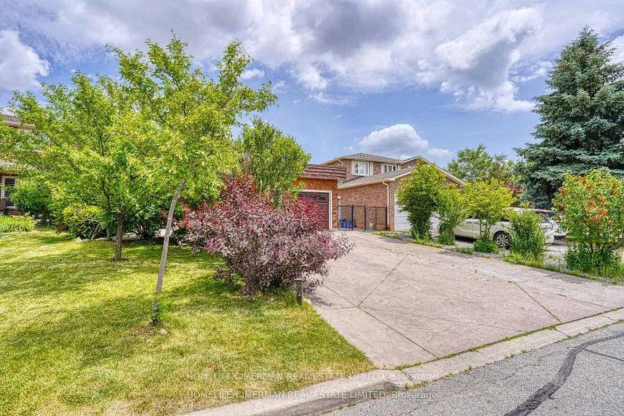Photo 3 of 40 Queenston Crescent, Vaughan, East Woodbridge — HOMEH