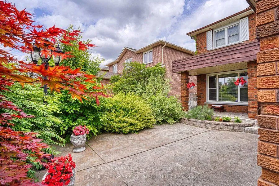 Photo 5 of 40 Queenston Crescent, Vaughan, East Woodbridge — HOMEH