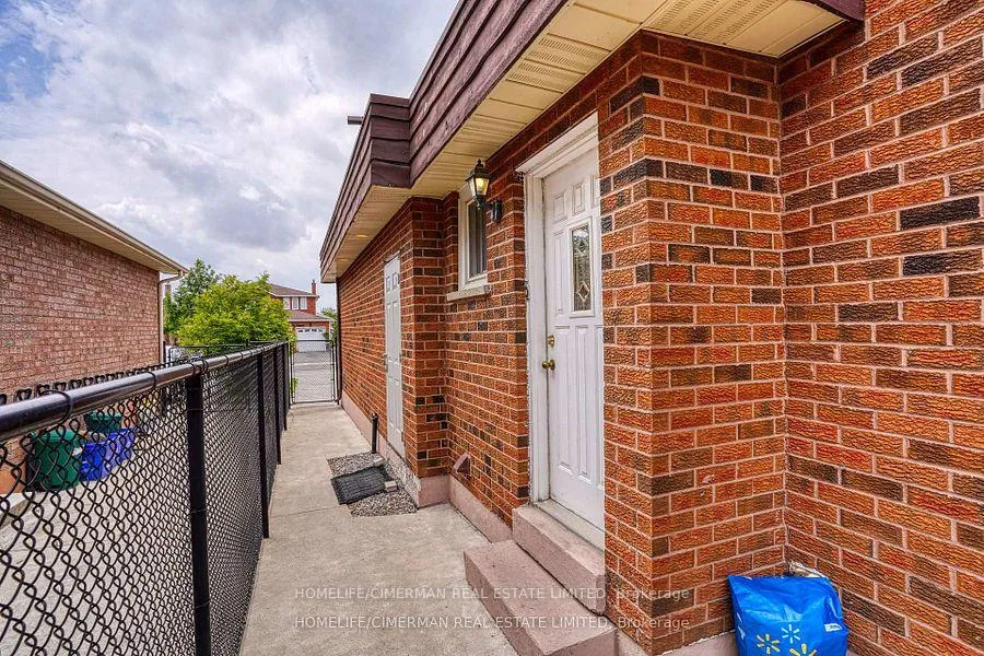 Photo 8 of 40 Queenston Crescent, Vaughan, East Woodbridge — HOMEH
