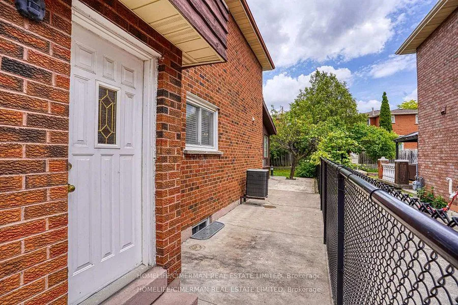 Photo 9 of 40 Queenston Crescent, Vaughan, East Woodbridge — HOMEH