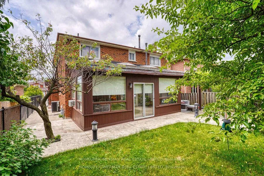 Photo 12 of 40 Queenston Crescent, Vaughan, East Woodbridge — HOMEH