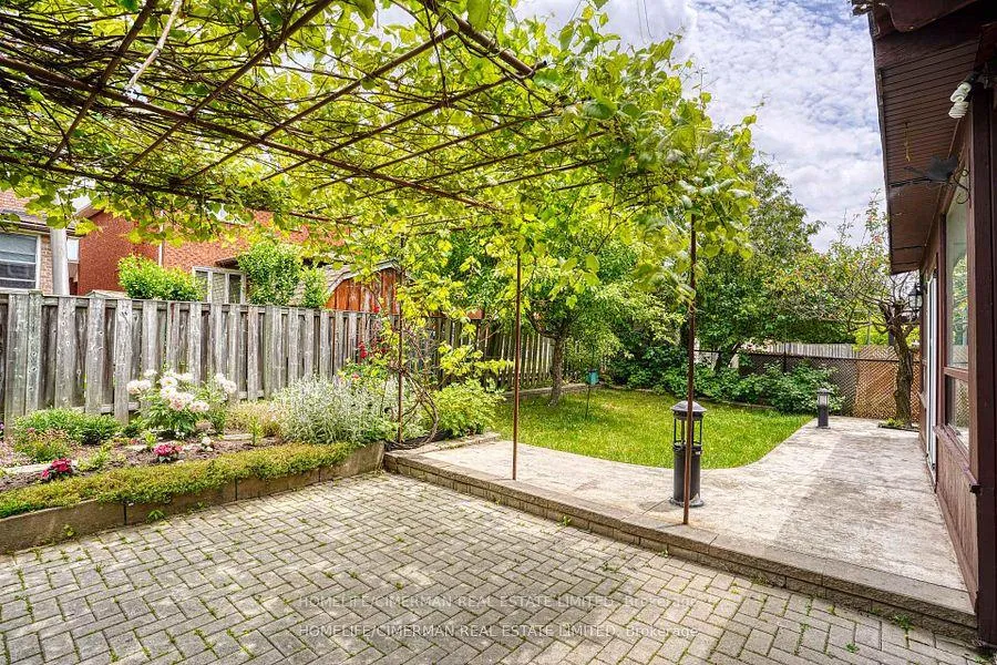 Photo 14 of 40 Queenston Crescent, Vaughan, East Woodbridge — HOMEH