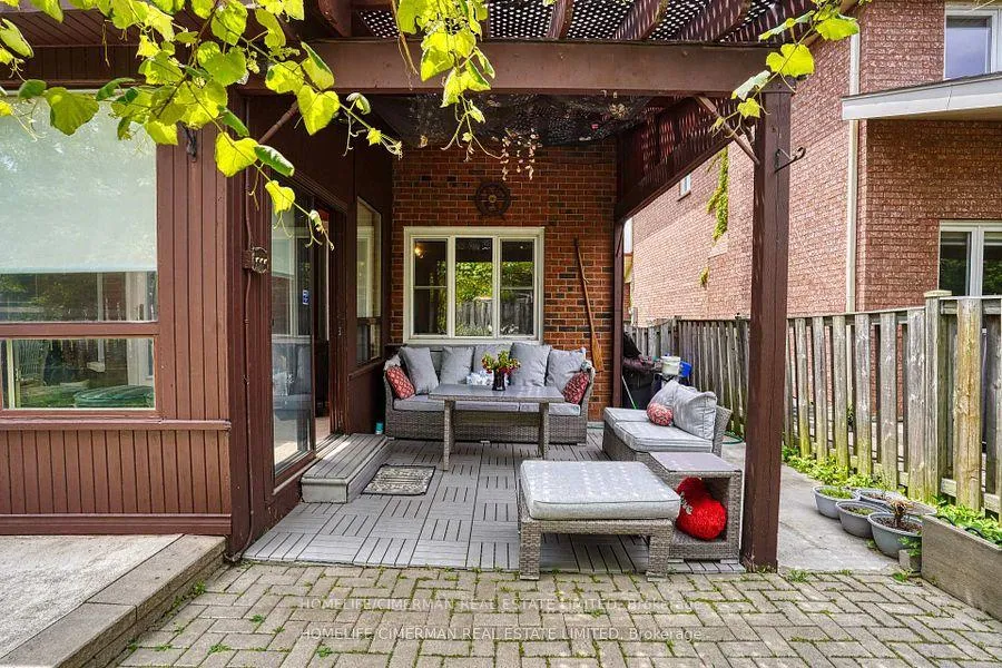 Photo 17 of 40 Queenston Crescent, Vaughan, East Woodbridge — HOMEH