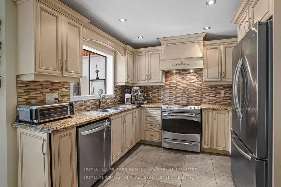 Photo 28 of 40 Queenston Crescent, Vaughan, East Woodbridge — HOMEH