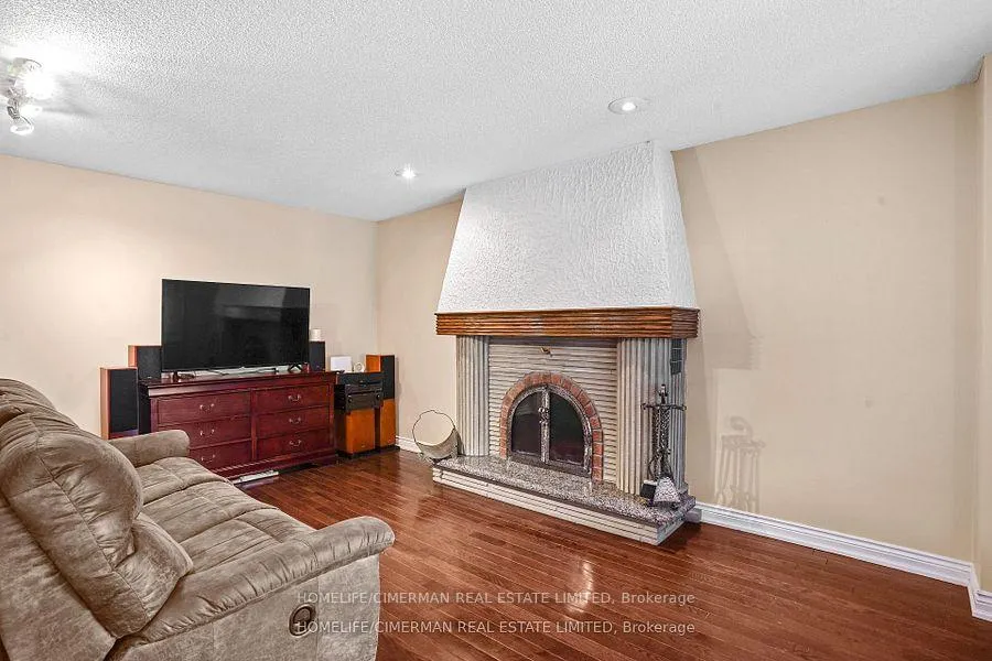 Photo 30 of 40 Queenston Crescent, Vaughan, East Woodbridge — HOMEH