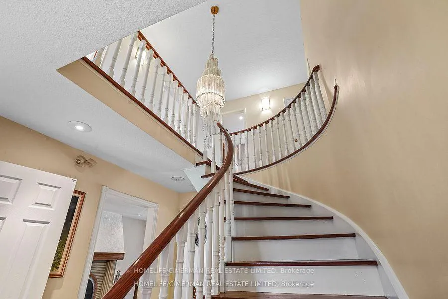 Photo 32 of 40 Queenston Crescent, Vaughan, East Woodbridge — HOMEH