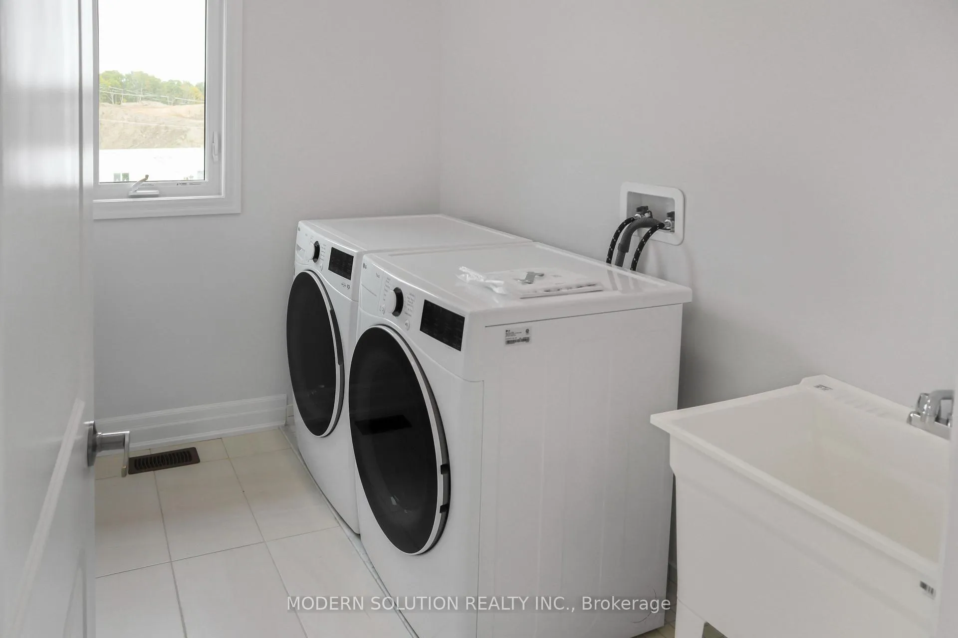 Photo 12 of 58 Del Ray Crescent, Wasaga Beach — HOMEH