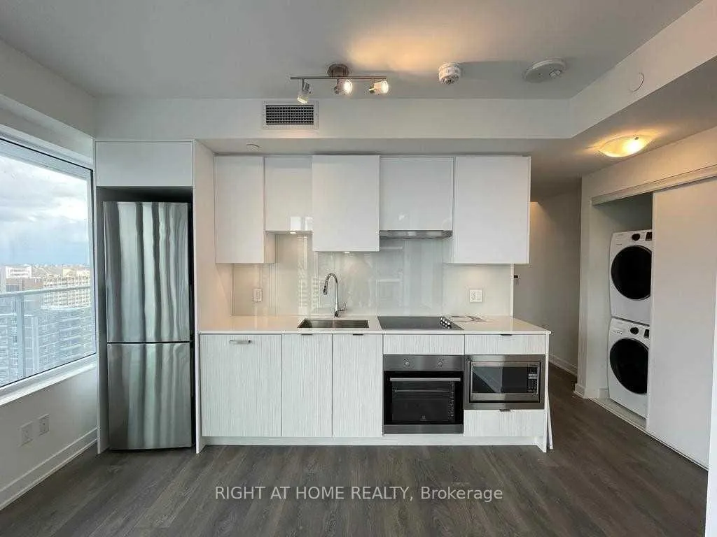 Front of Unit 1503, 195 Redpath Avenue