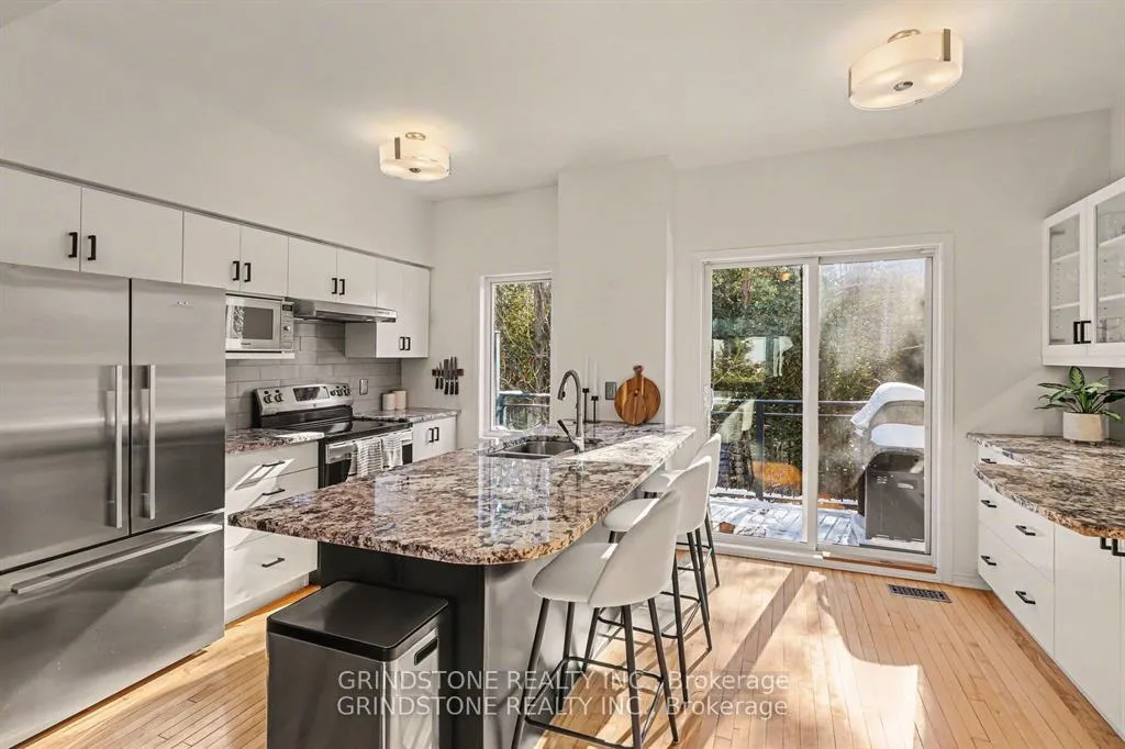 Photo 5 of 126 Songbird Private, Ottawa, Westcliffe Estates — HOMEH