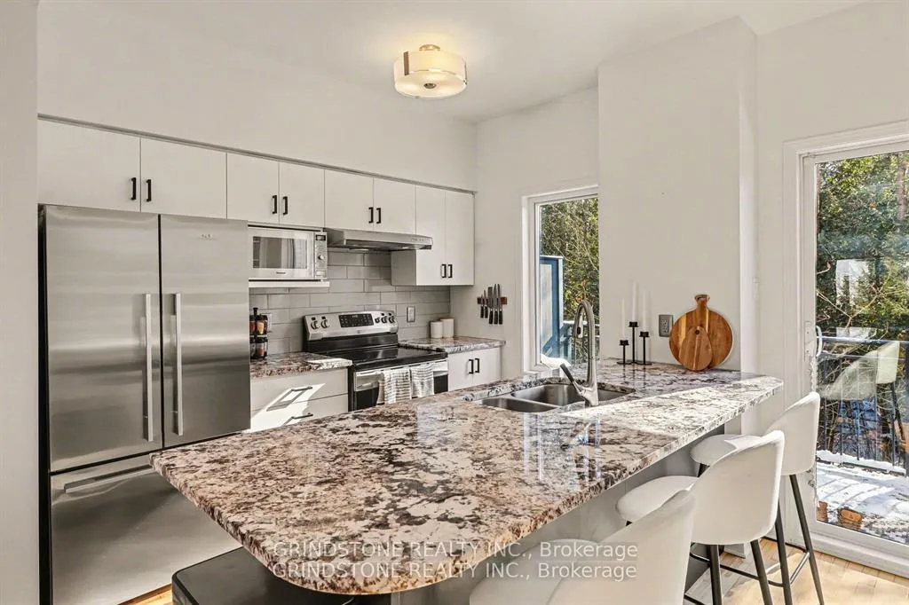 Photo 6 of 126 Songbird Private, Ottawa, Westcliffe Estates — HOMEH