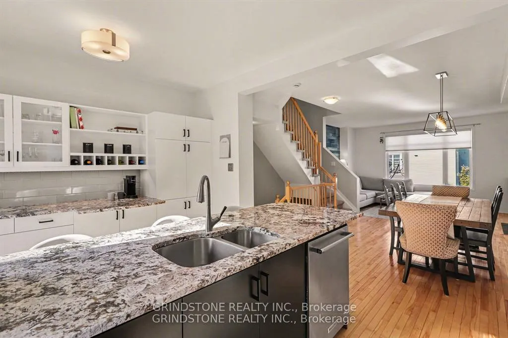 Photo 9 of 126 Songbird Private, Ottawa, Westcliffe Estates — HOMEH