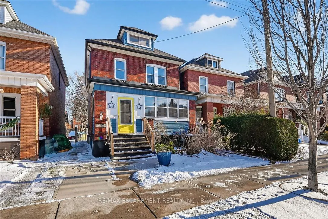 Front of 207 Edgemont Street S