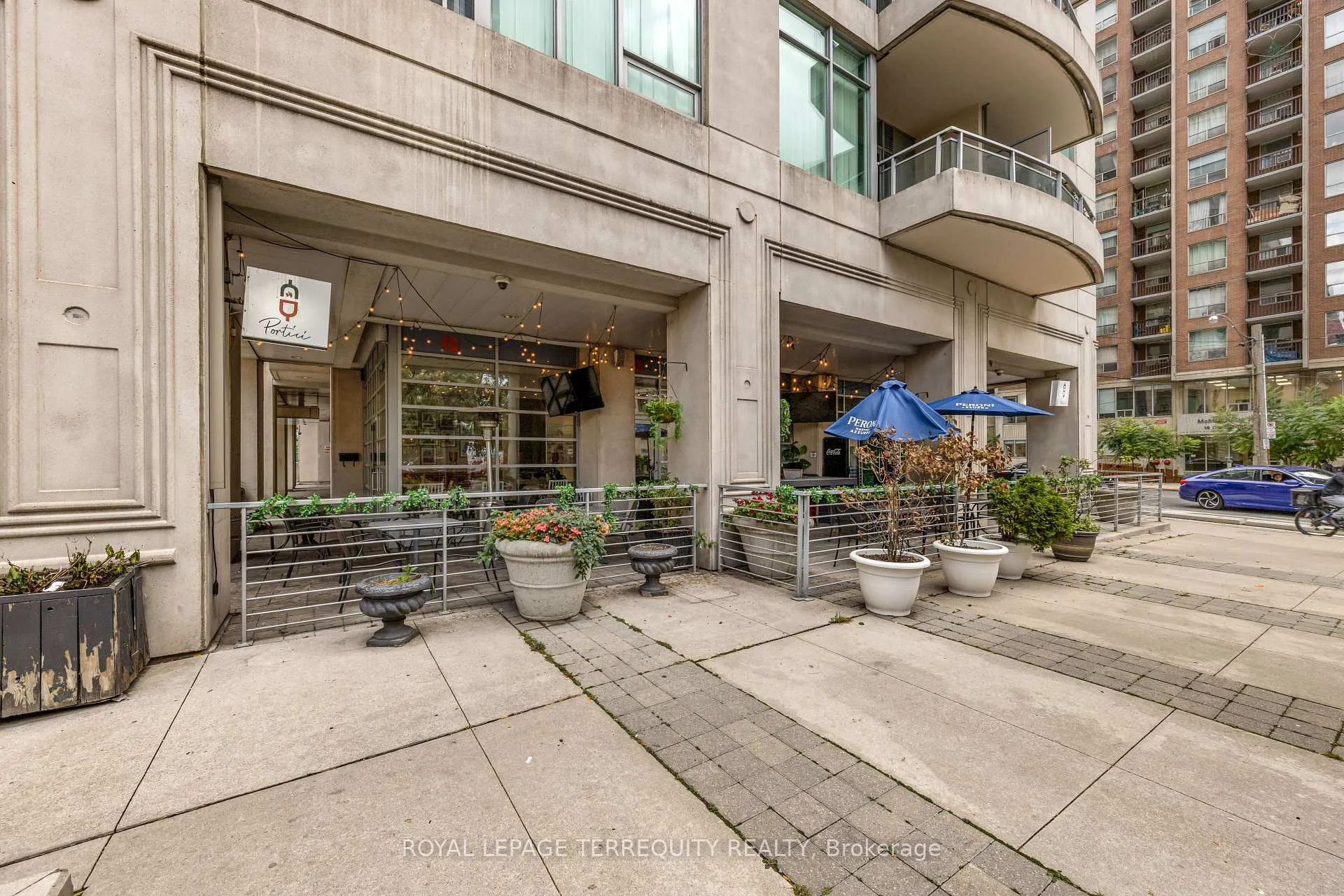 Photo 2 of Unit 1410, 8 Scollard Street, Toronto, The Annex — HOMEH