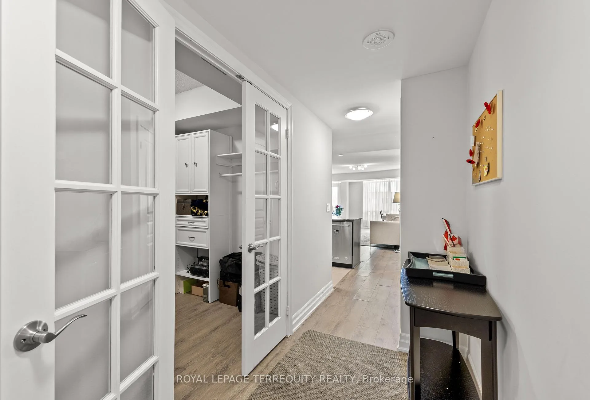 Photo 5 of Unit 1410, 8 Scollard Street, Toronto, The Annex — HOMEH