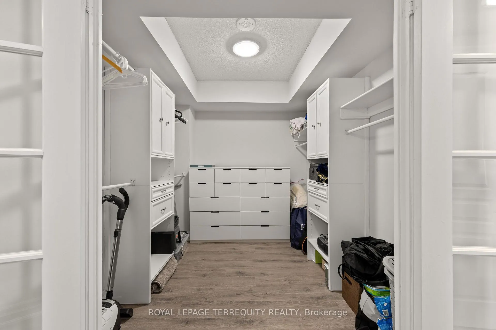 Photo 6 of Unit 1410, 8 Scollard Street, Toronto, The Annex — HOMEH