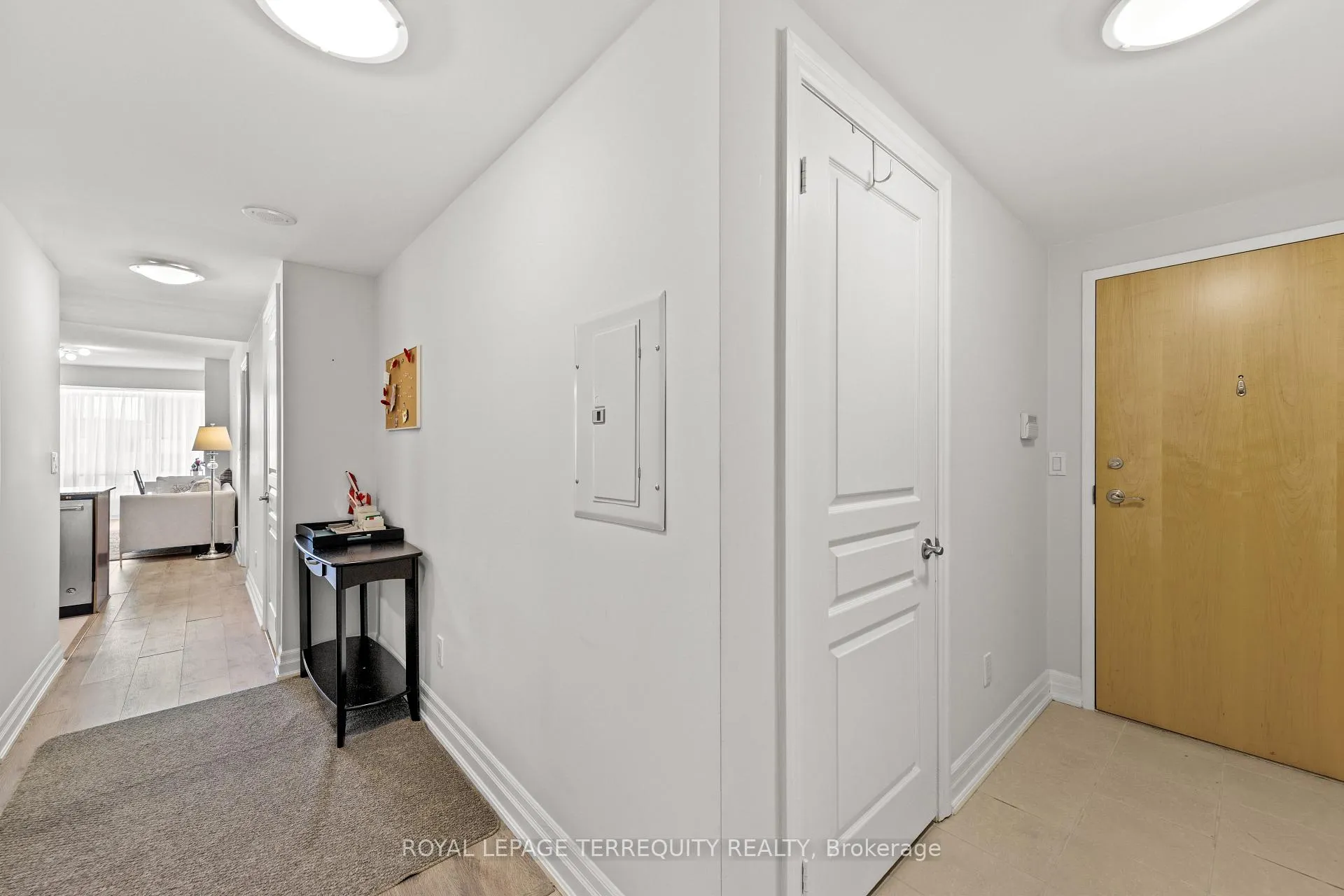 Photo 8 of Unit 1410, 8 Scollard Street, Toronto, The Annex — HOMEH