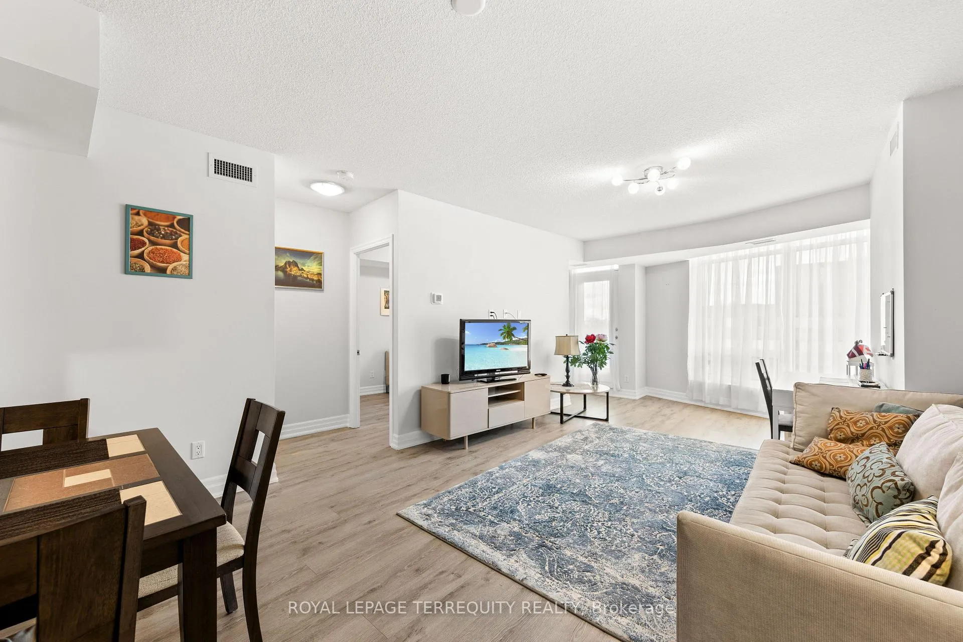 Photo 10 of Unit 1410, 8 Scollard Street, Toronto, The Annex — HOMEH
