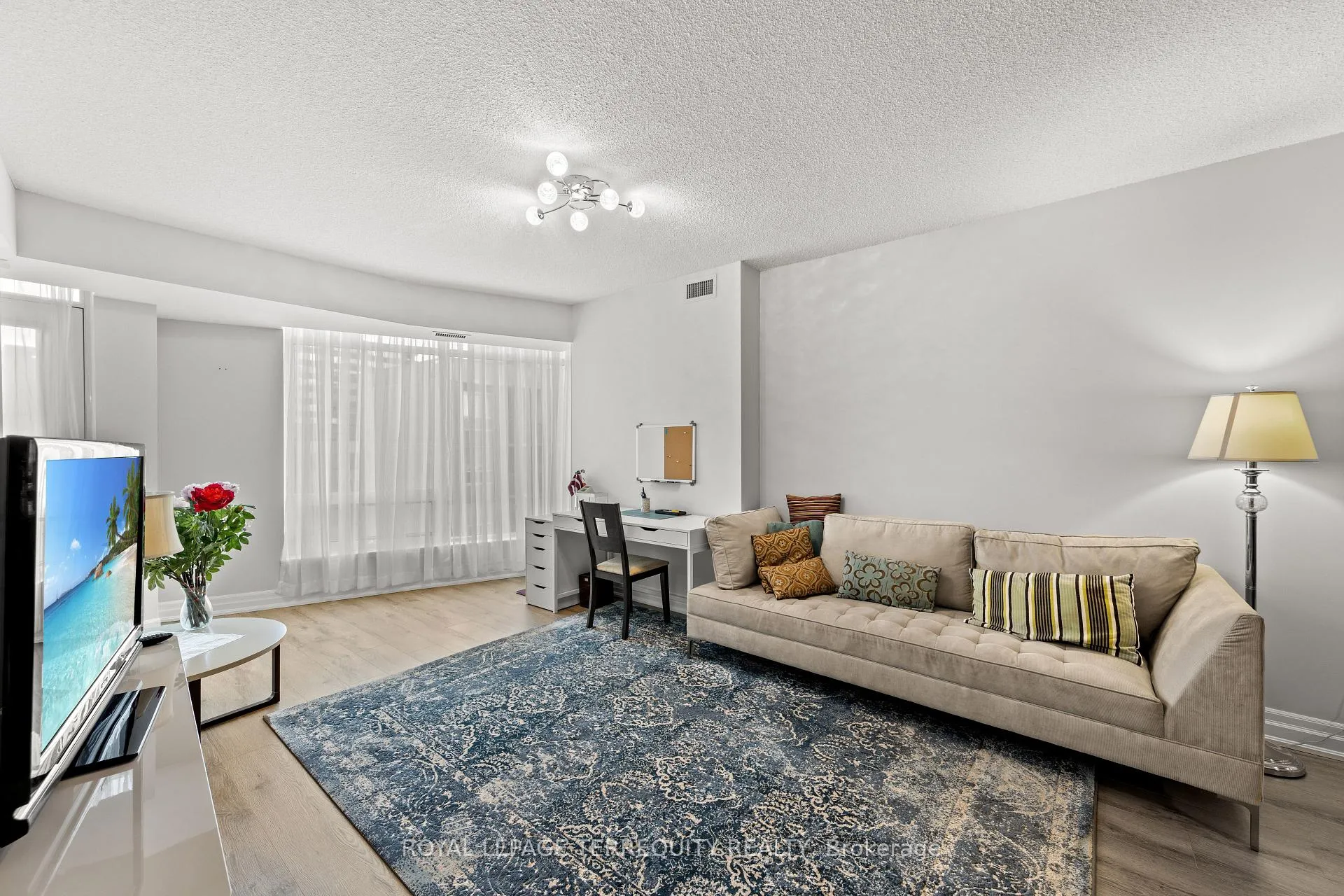Photo 11 of Unit 1410, 8 Scollard Street, Toronto, The Annex — HOMEH