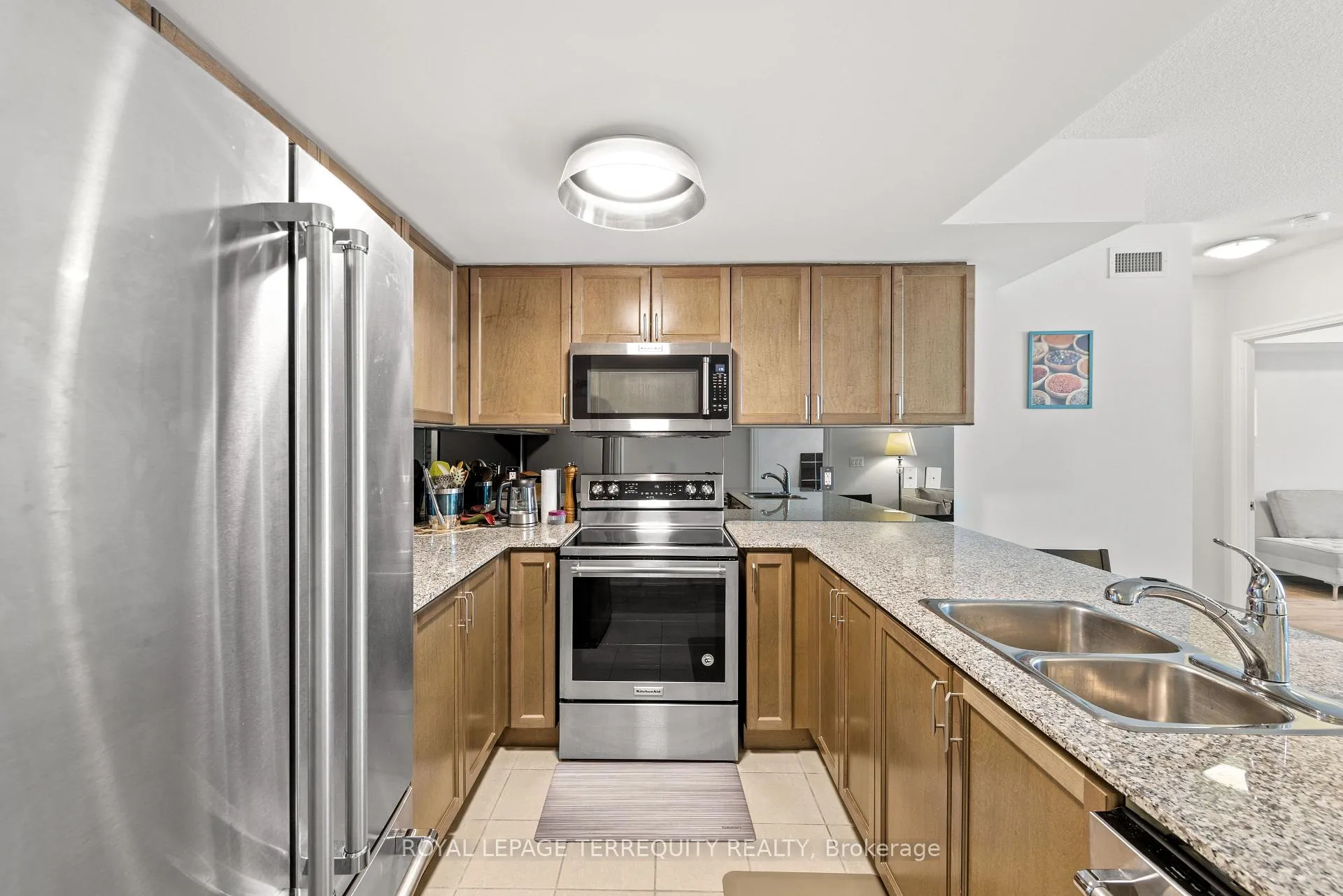 Photo 12 of Unit 1410, 8 Scollard Street, Toronto, The Annex — HOMEH