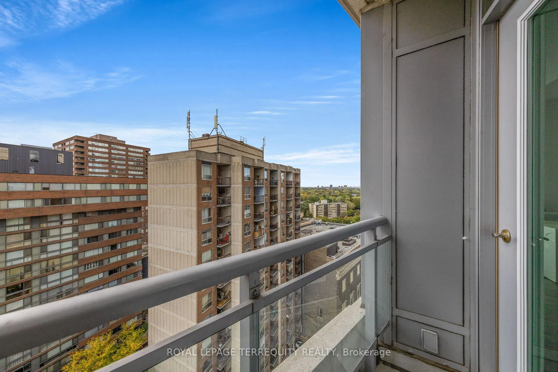 Photo 14 of Unit 1410, 8 Scollard Street, Toronto, The Annex — HOMEH