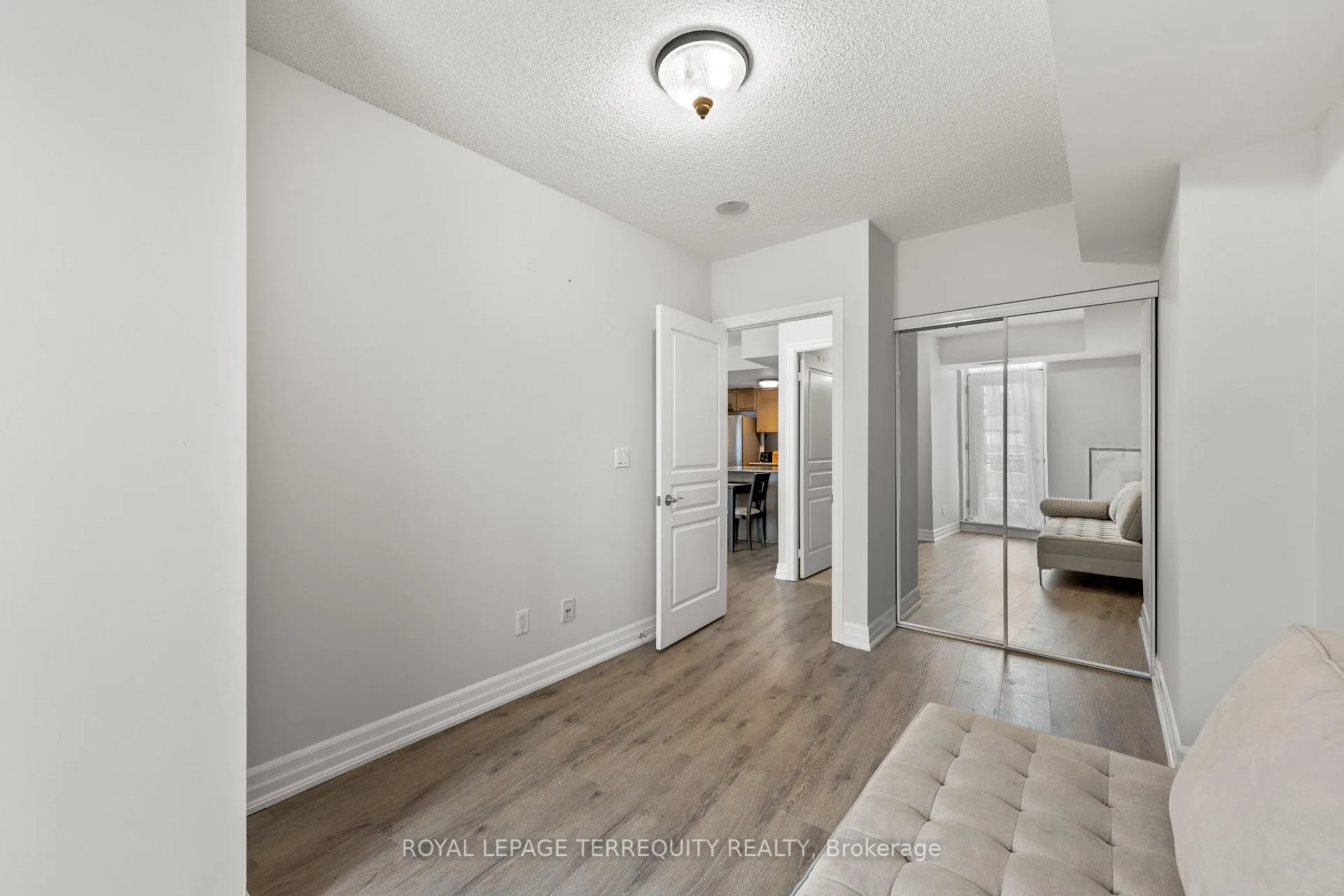Photo 15 of Unit 1410, 8 Scollard Street, Toronto, The Annex — HOMEH