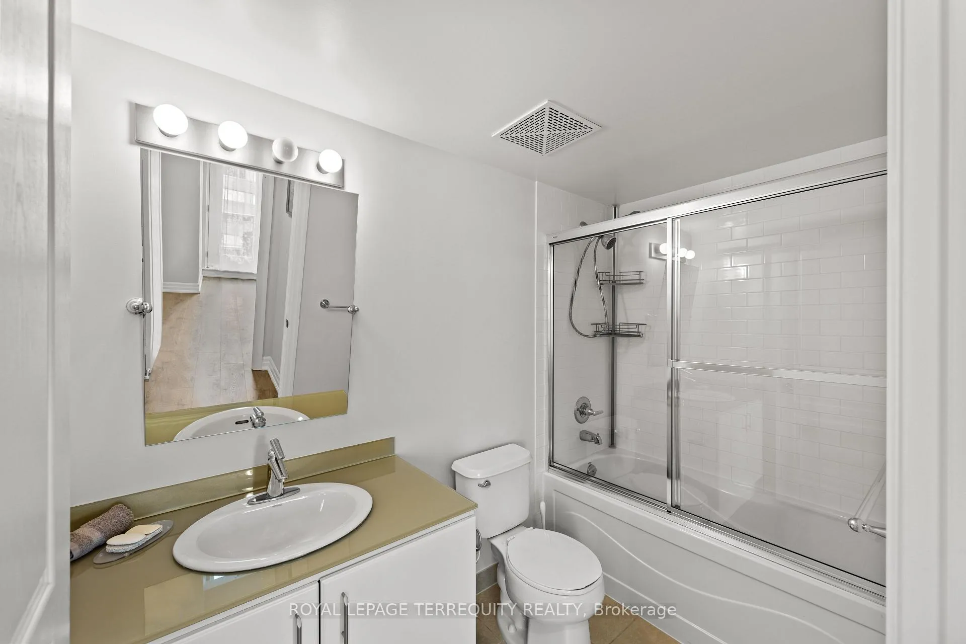 Photo 17 of Unit 1410, 8 Scollard Street, Toronto, The Annex — HOMEH