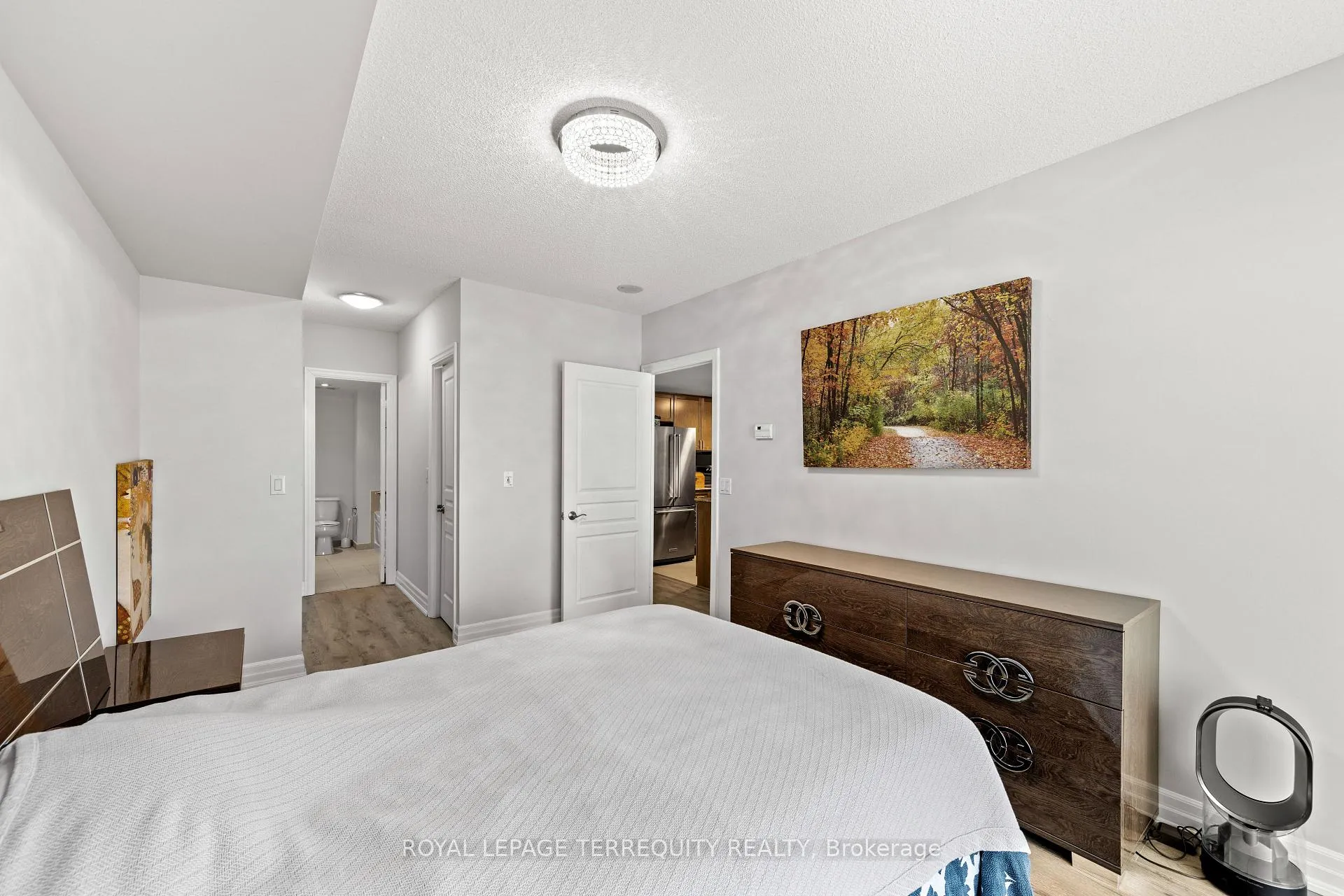 Photo 19 of Unit 1410, 8 Scollard Street, Toronto, The Annex — HOMEH