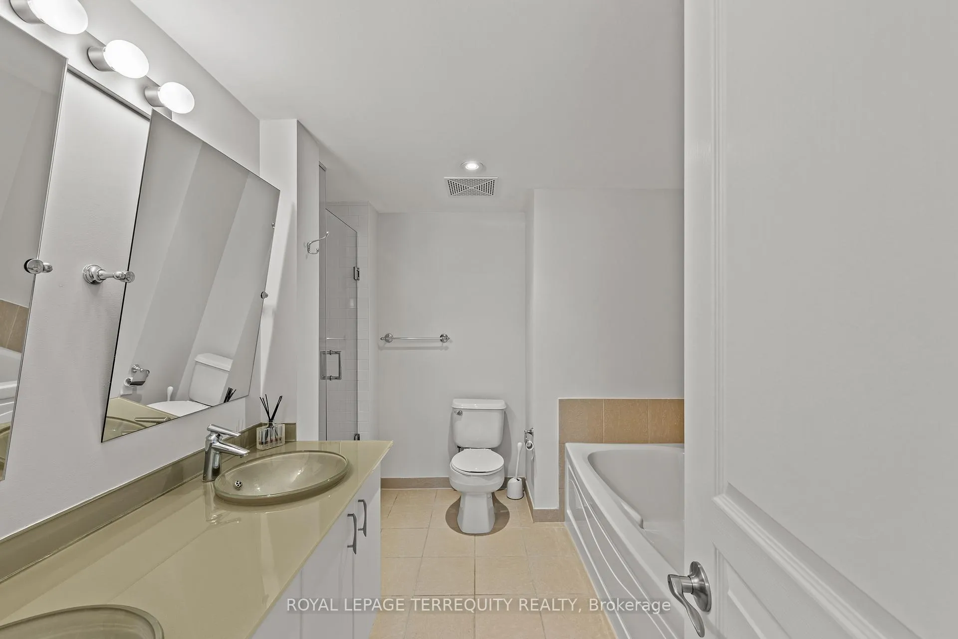 Photo 21 of Unit 1410, 8 Scollard Street, Toronto, The Annex — HOMEH