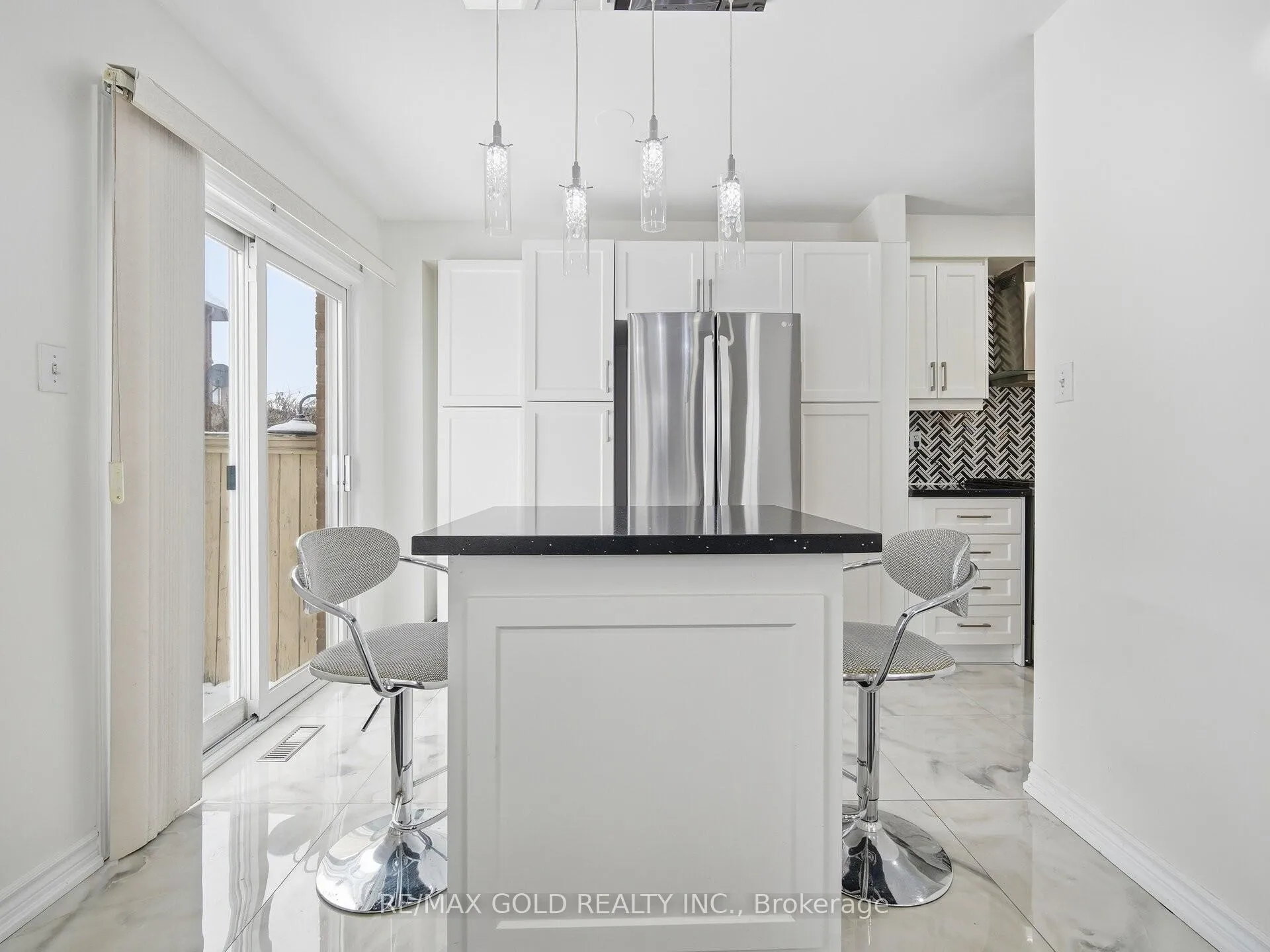 Photo 9 of 78 Passfield Trail, Brampton, Bram East — HOMEH