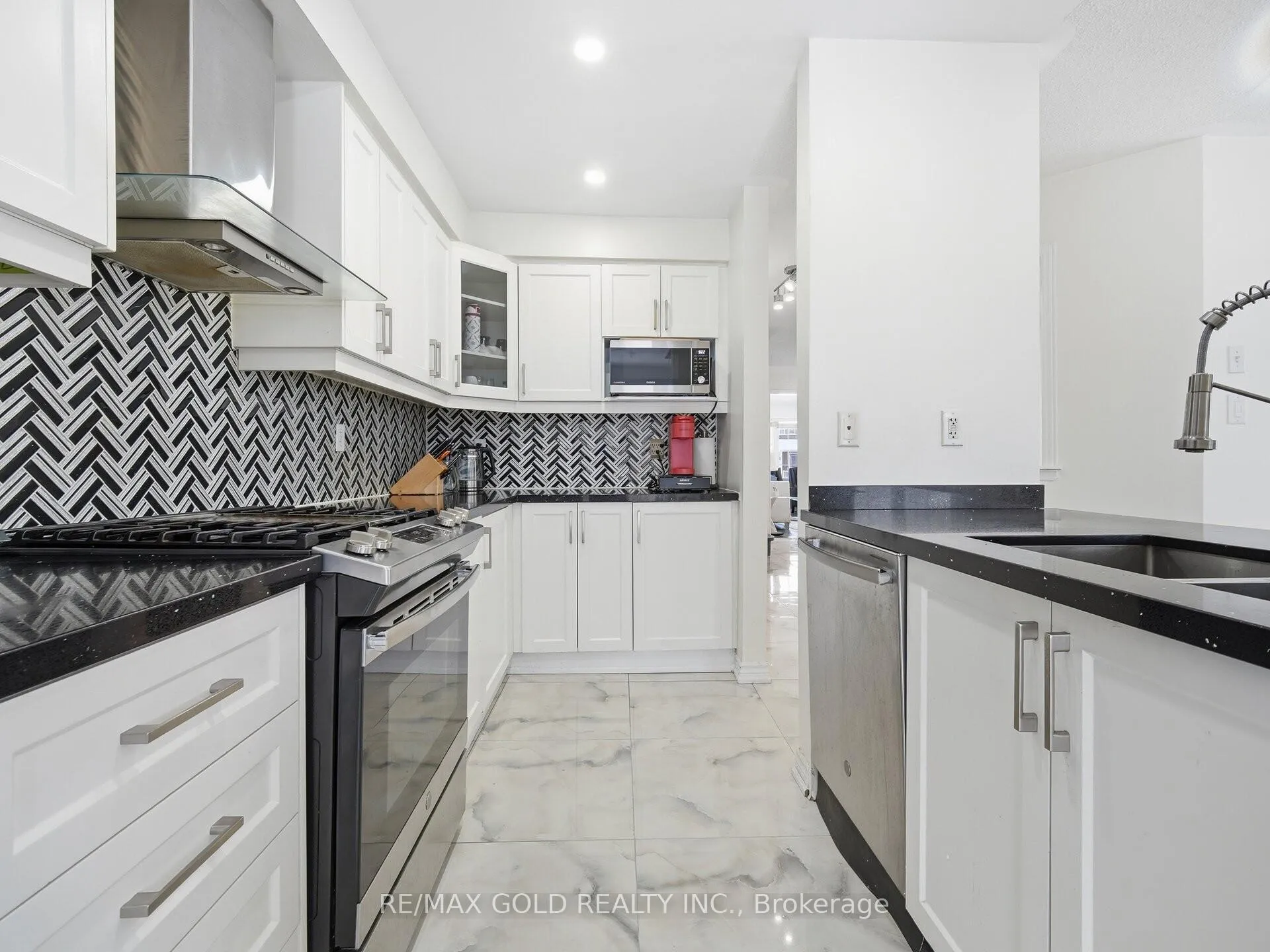 Photo 10 of 78 Passfield Trail, Brampton, Bram East — HOMEH