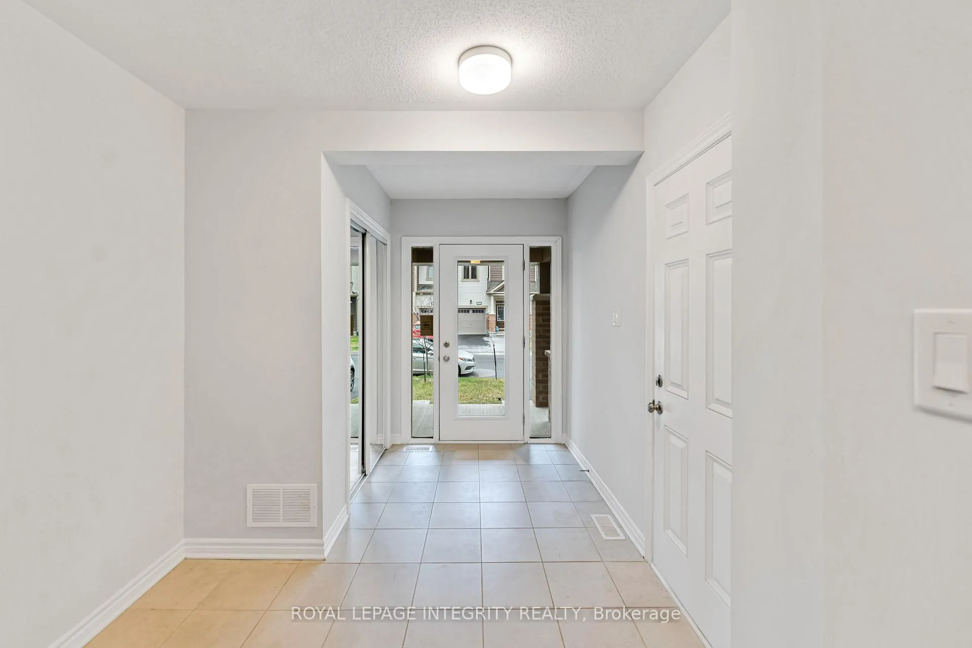 Photo 3 of 580 Catleaf Row, Ottawa, Avalon West — HOMEH
