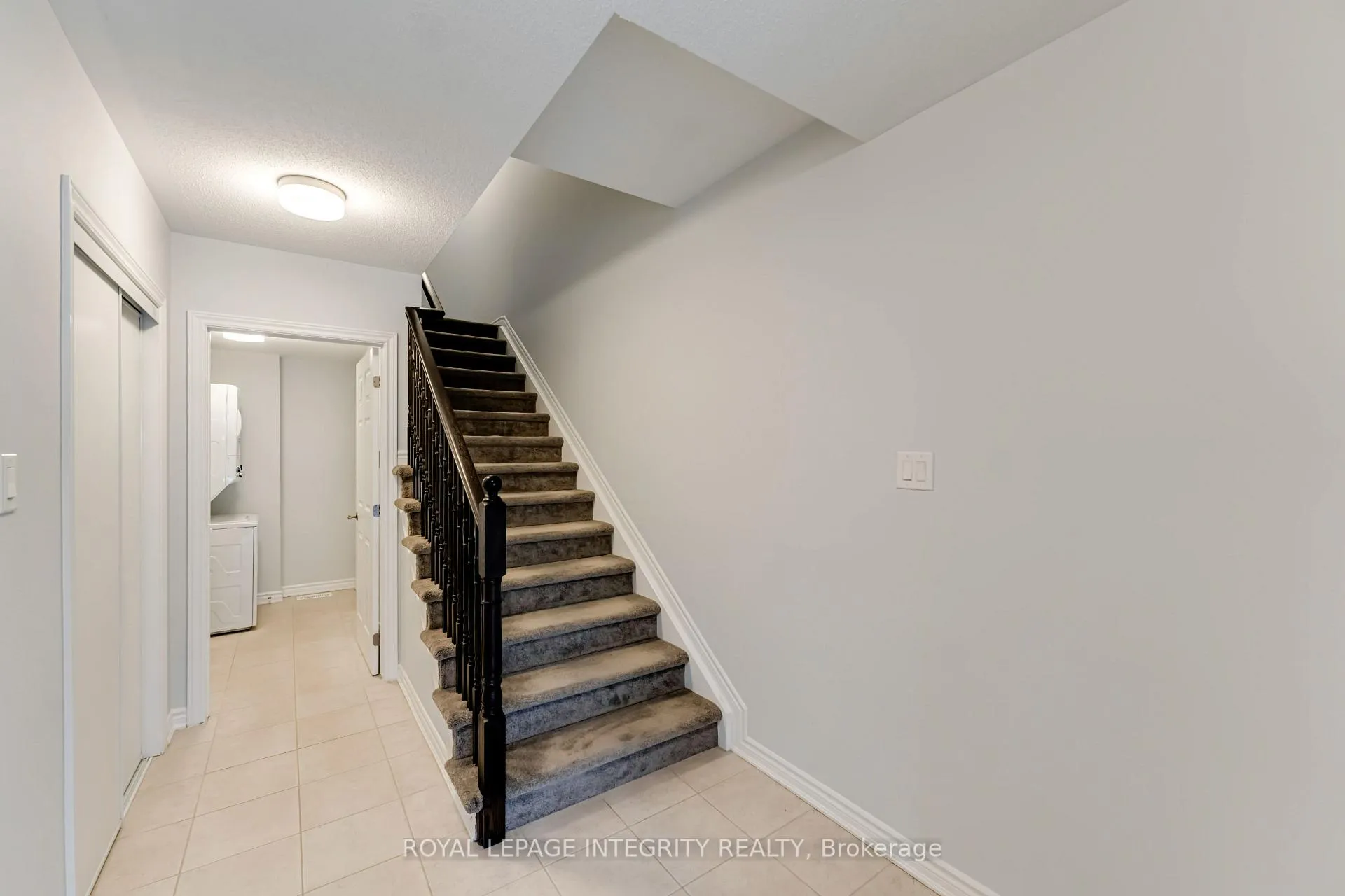 Photo 4 of 580 Catleaf Row, Ottawa, Avalon West — HOMEH