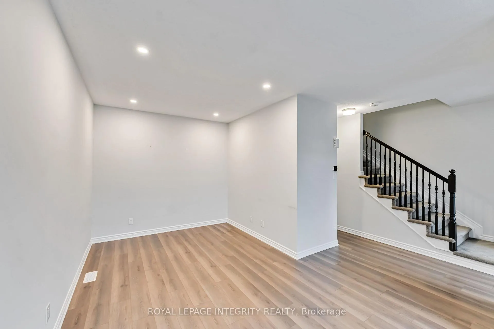 Photo 11 of 580 Catleaf Row, Ottawa, Avalon West — HOMEH