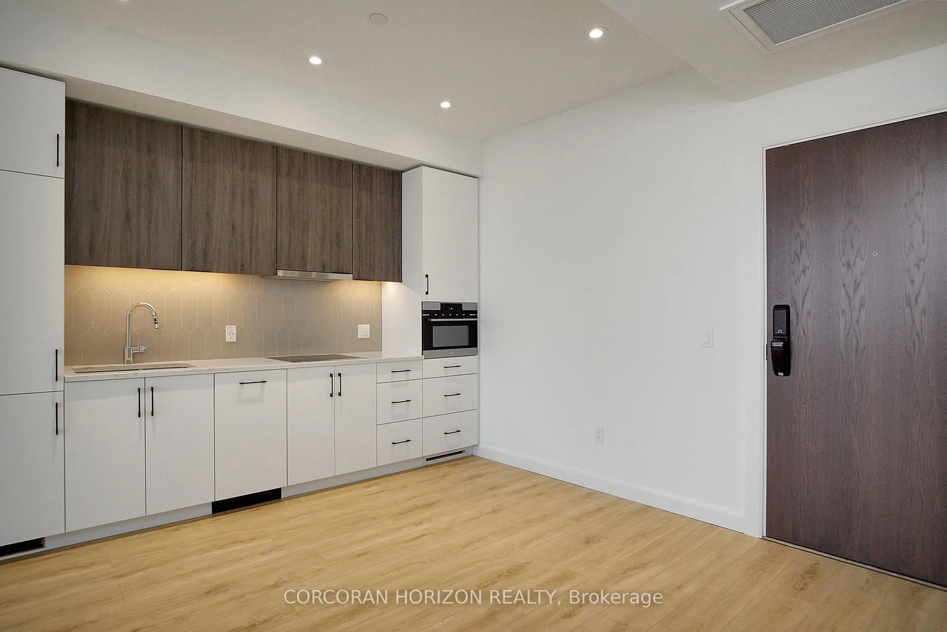 Photo 6 of Unit 1602, 741 King Street W, Kitchener — HOMEH