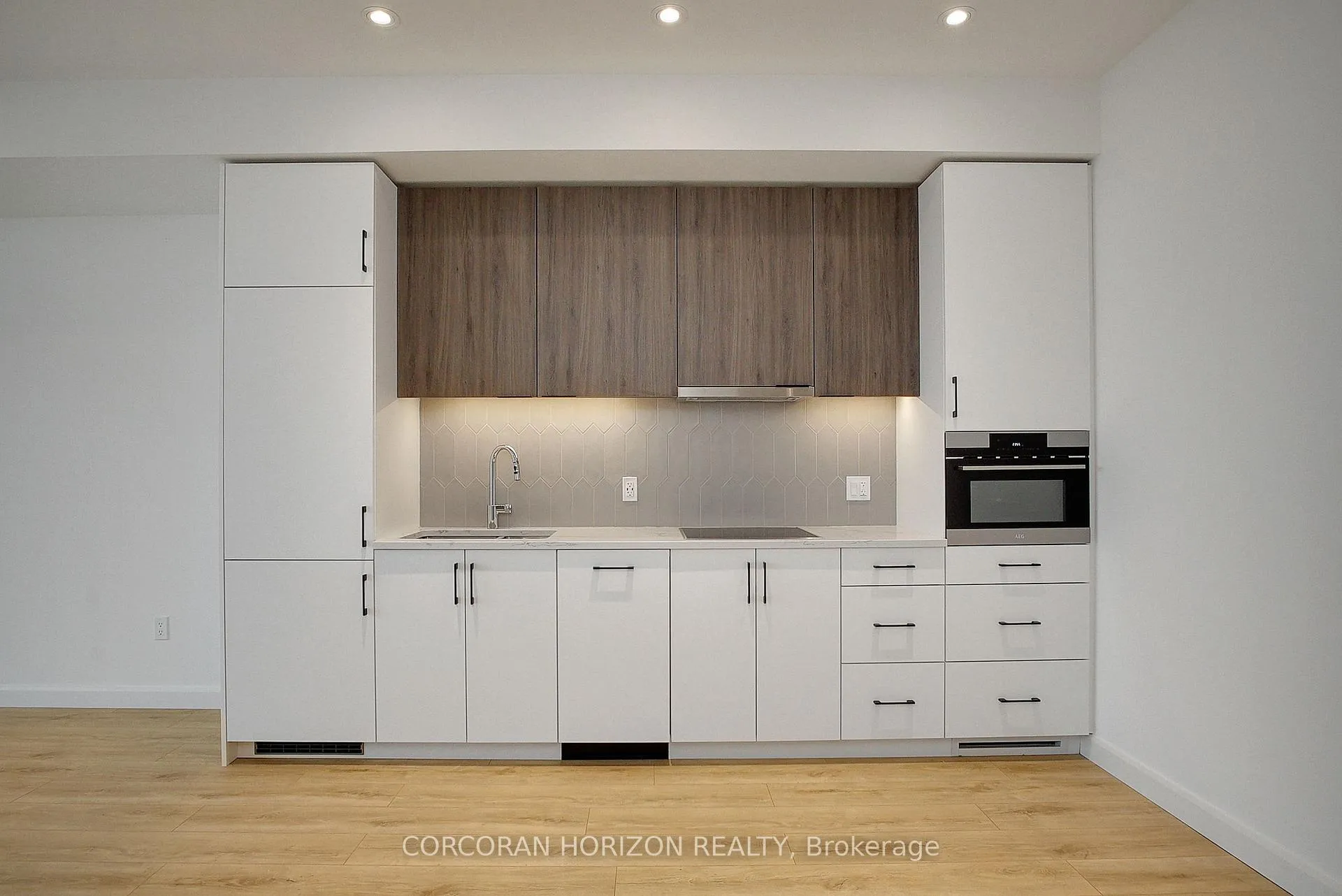 Photo 7 of Unit 1602, 741 King Street W, Kitchener — HOMEH
