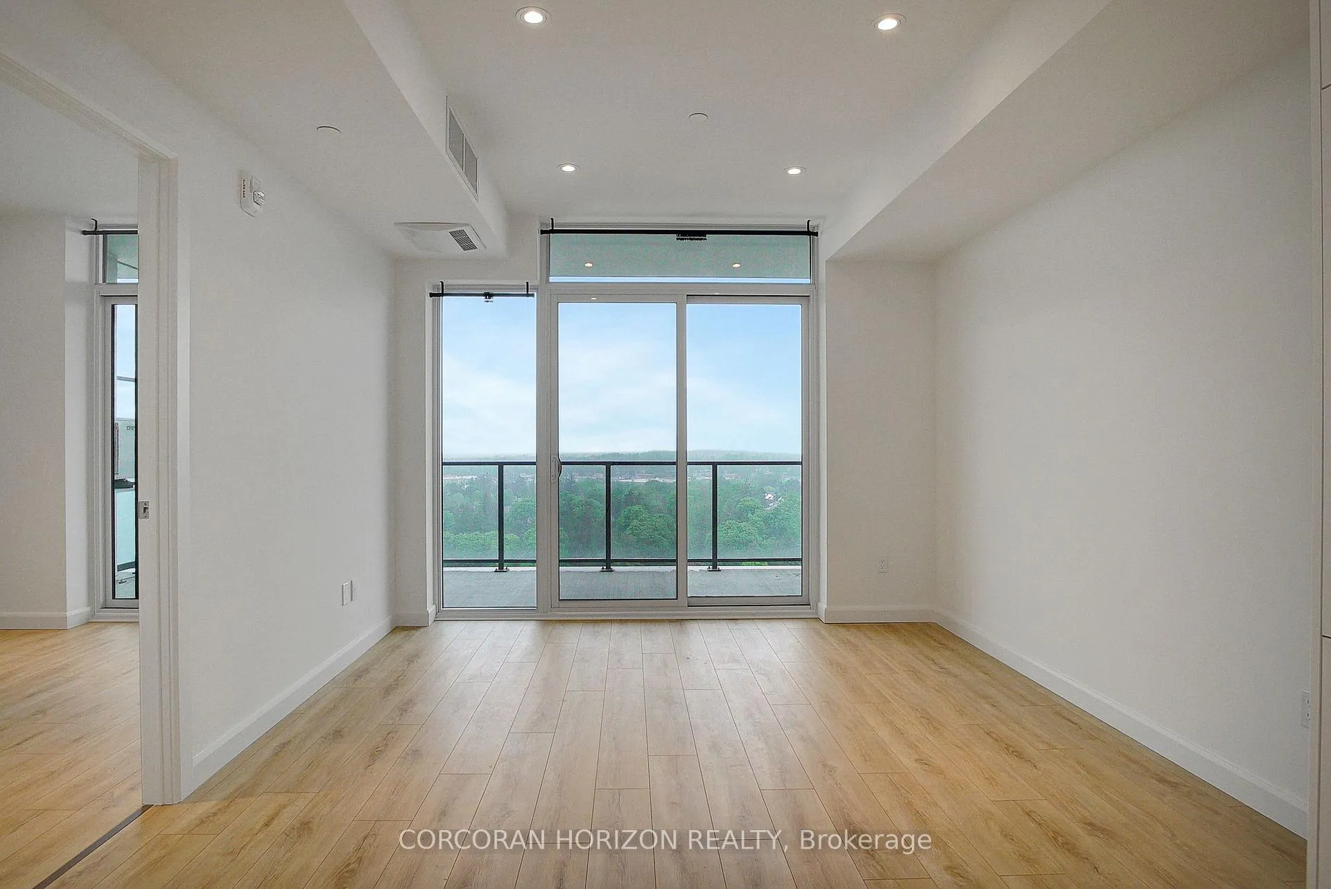 Photo 11 of Unit 1602, 741 King Street W, Kitchener — HOMEH