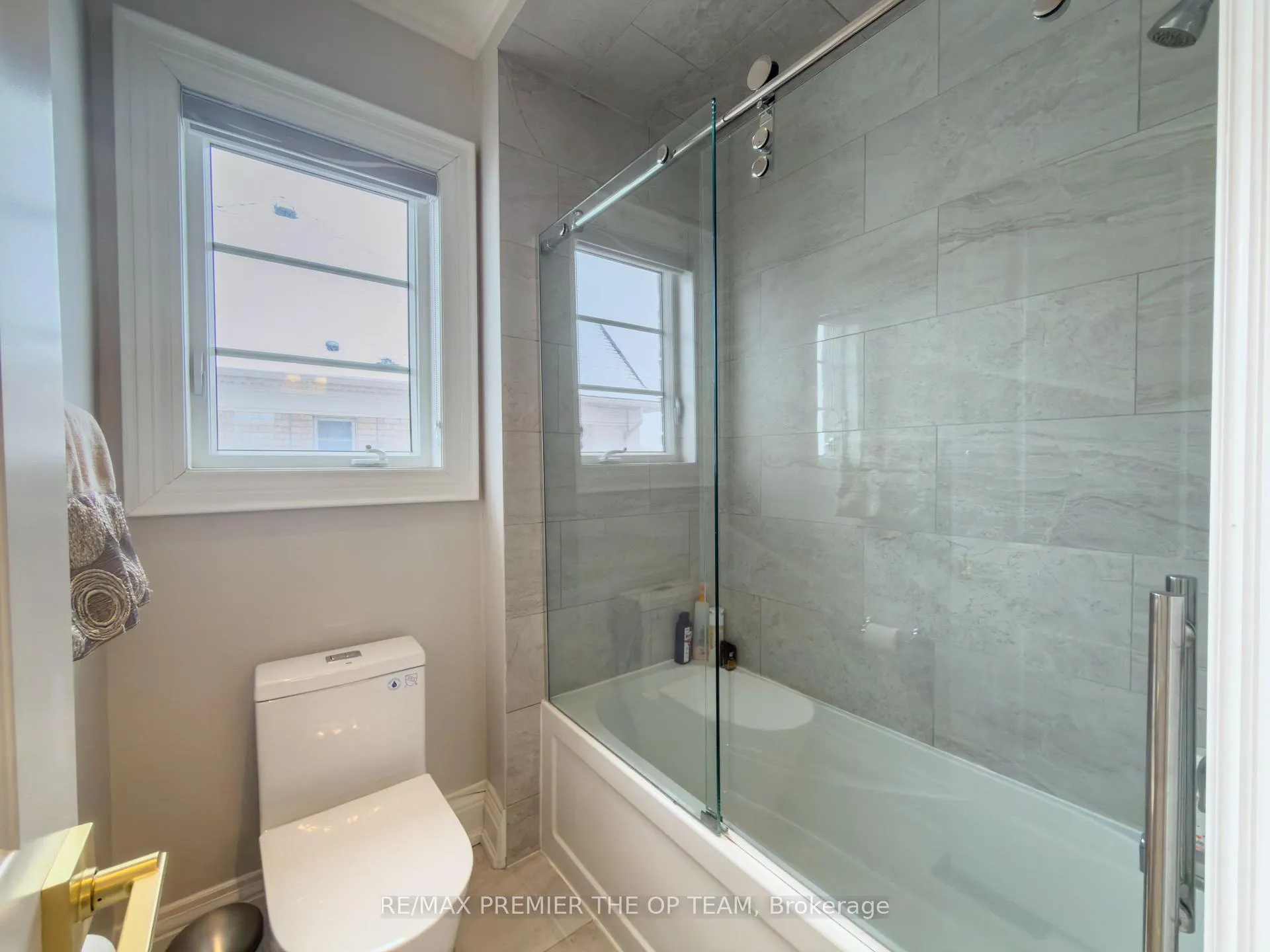 Photo 33 of 4 John Carroll Drive, Brampton, Toronto Gore Rural Estate — HOMEH