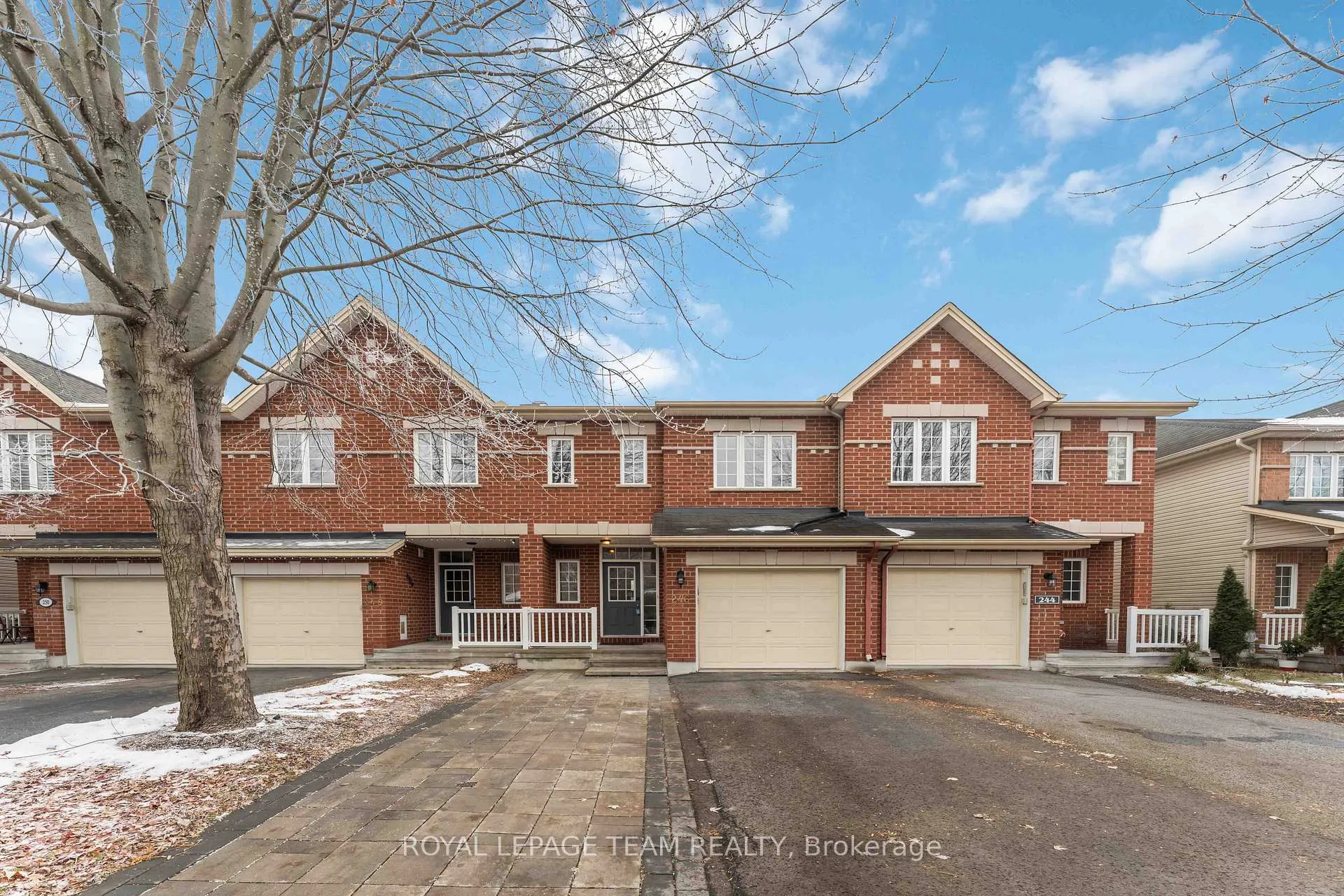Front of 246 Tandalee Crescent