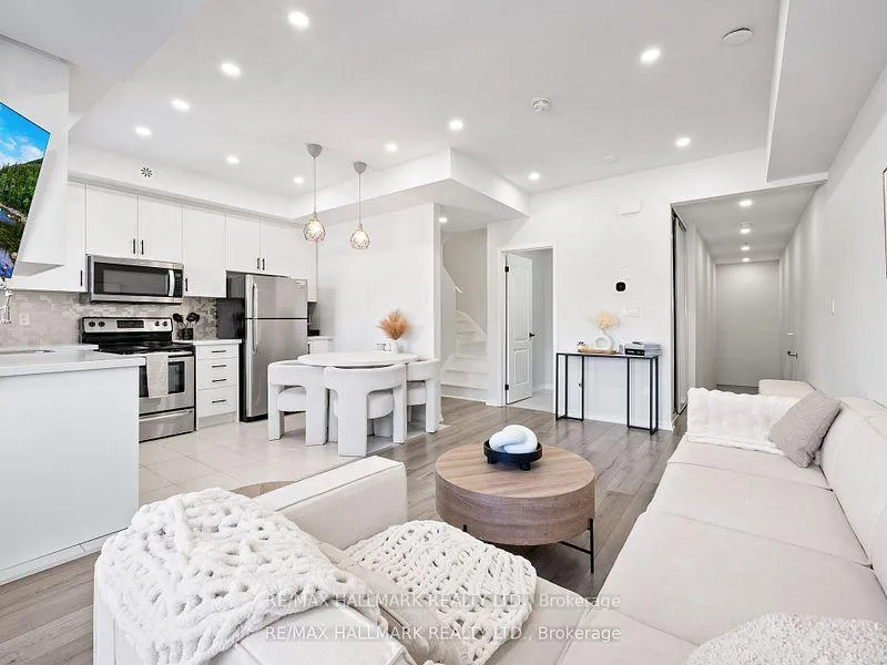 Photo 11 of Unit D09, 26 Bruce Street, Vaughan, East Woodbridge — HOMEH
