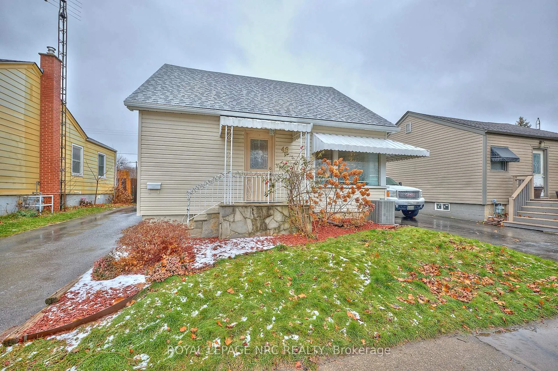 Photo 2 of 40 Shakespeare Avenue, St. Catharines, Haig — HOMEH